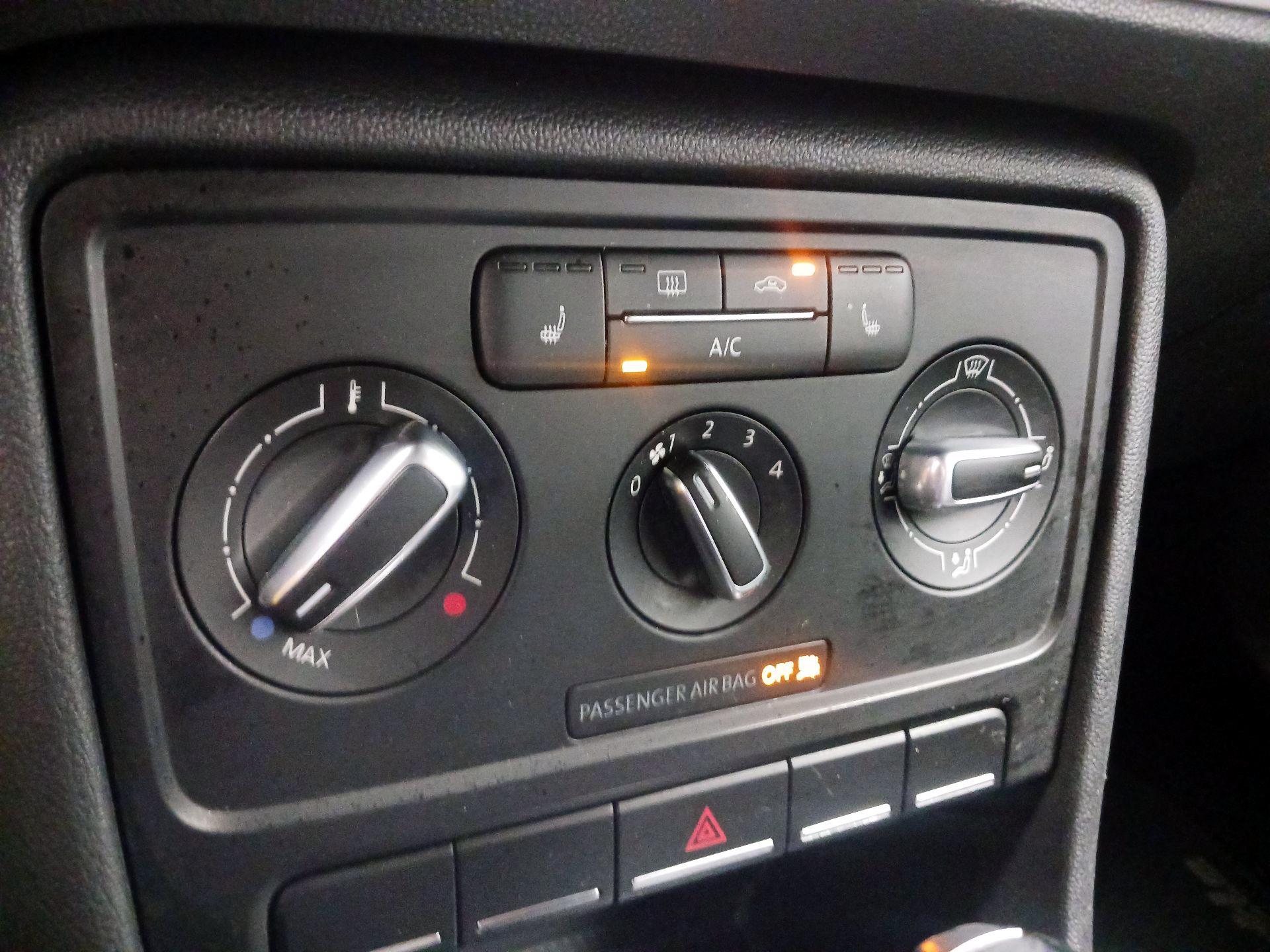 Thumbnail: 2014 Volkswagen Beetle - 16