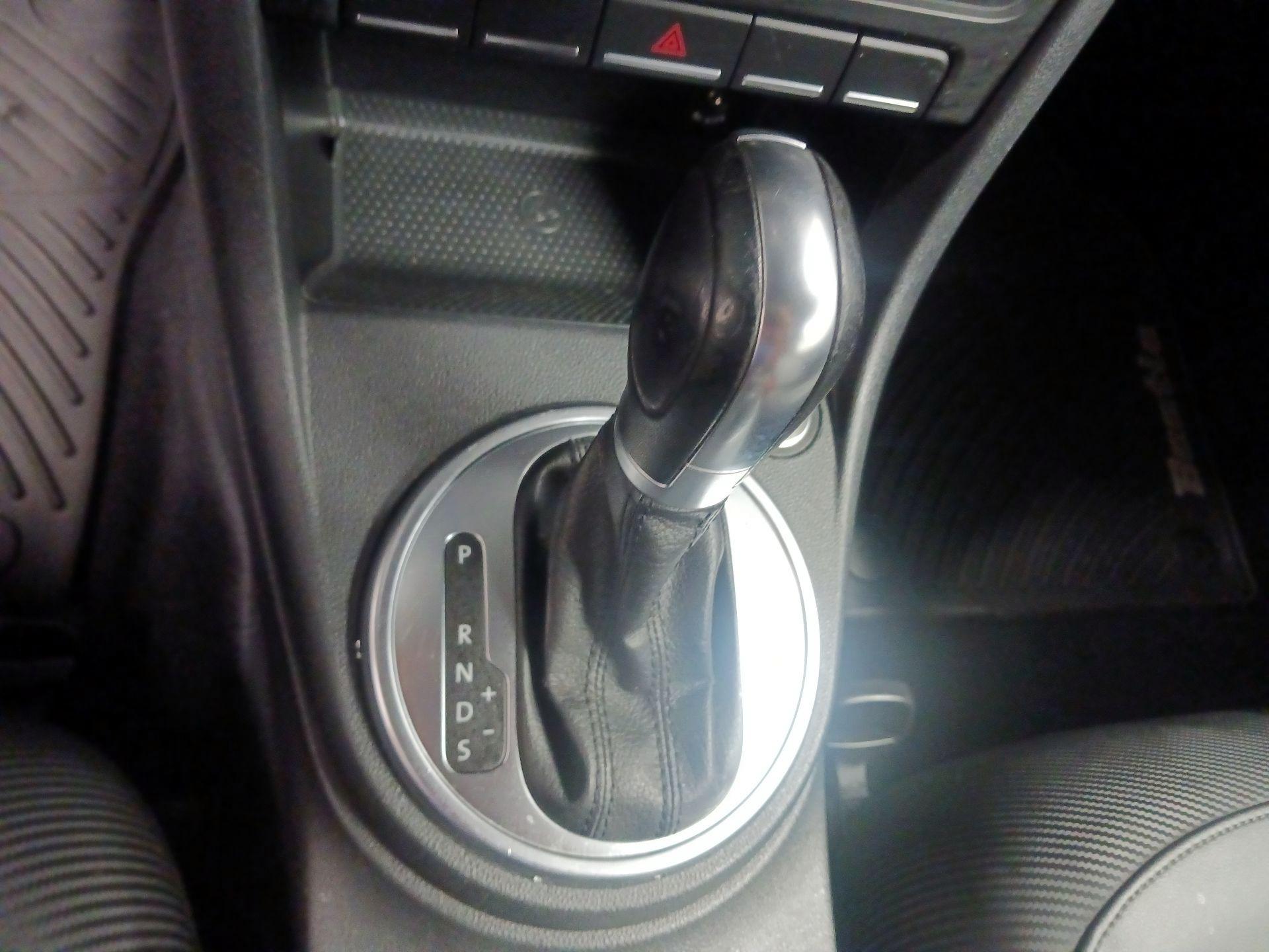 Thumbnail: 2014 Volkswagen Beetle - 17