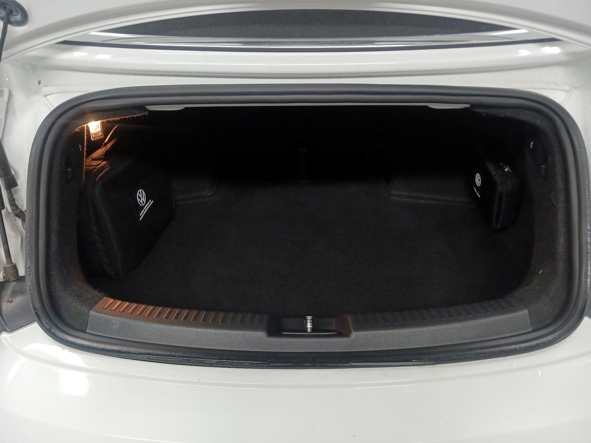 Thumbnail: 2014 Volkswagen Beetle - 20