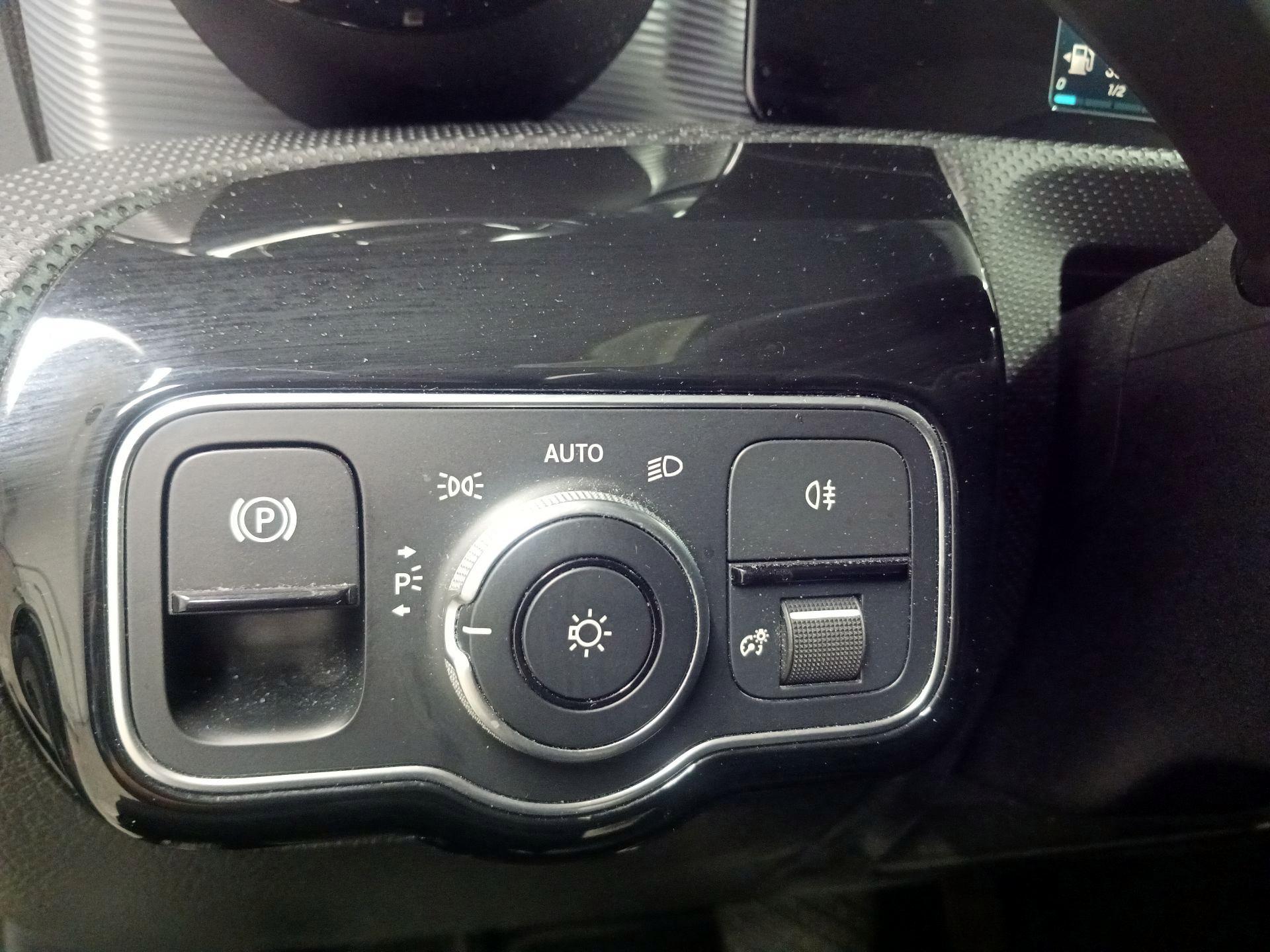 Thumbnail: 2020 Mercedes-Benz A-Class - 13