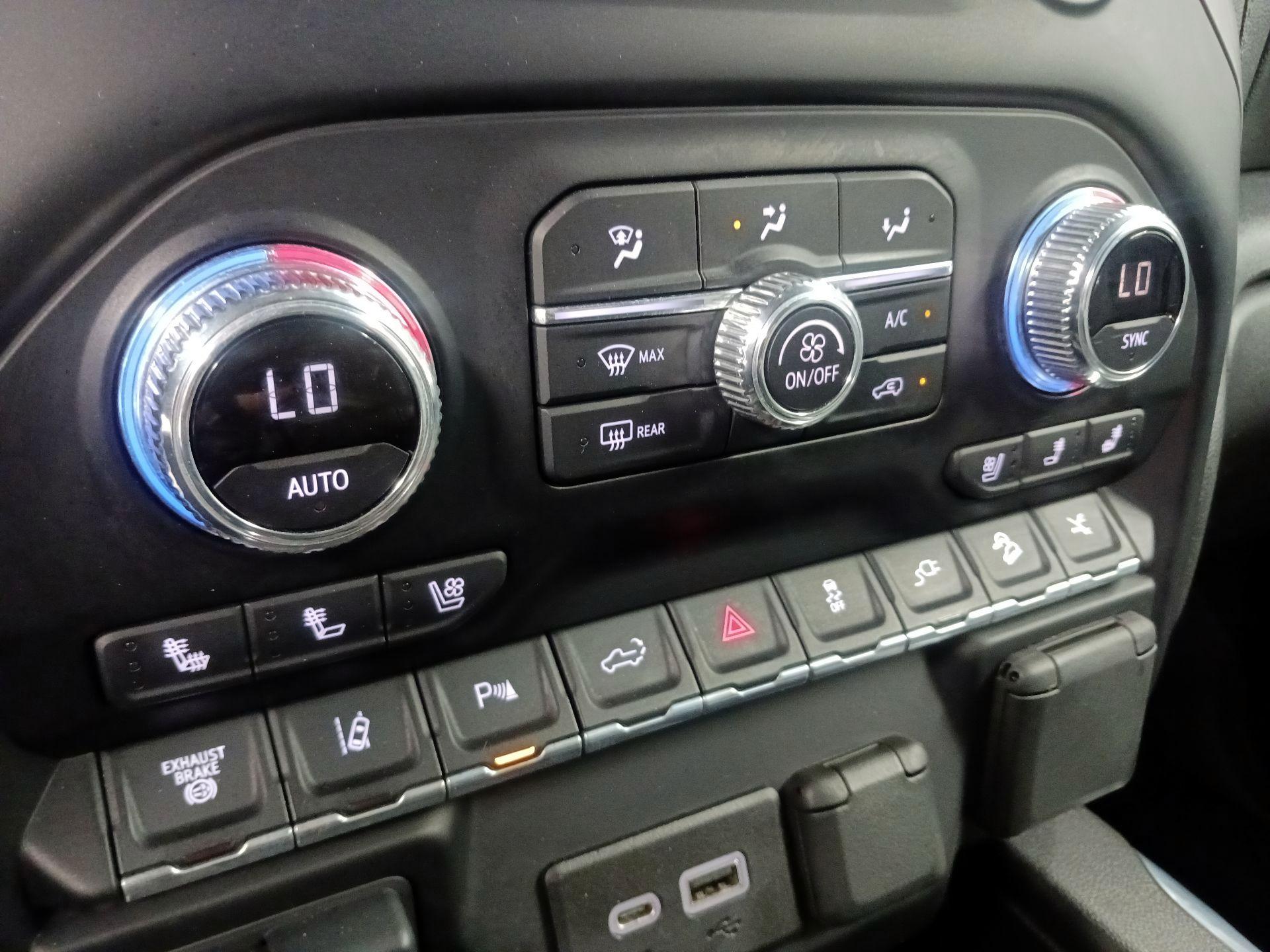 Thumbnail: 2021 GMC Sierra 2500 - 16