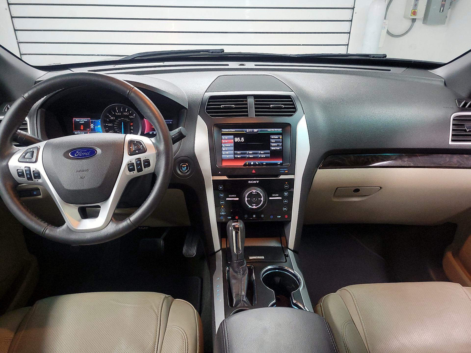 Thumbnail: 2015 Ford Explorer - 9