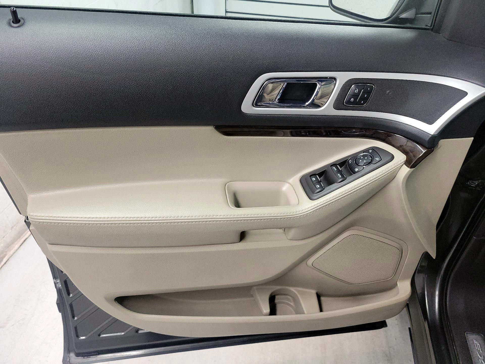 Thumbnail: 2015 Ford Explorer - 12