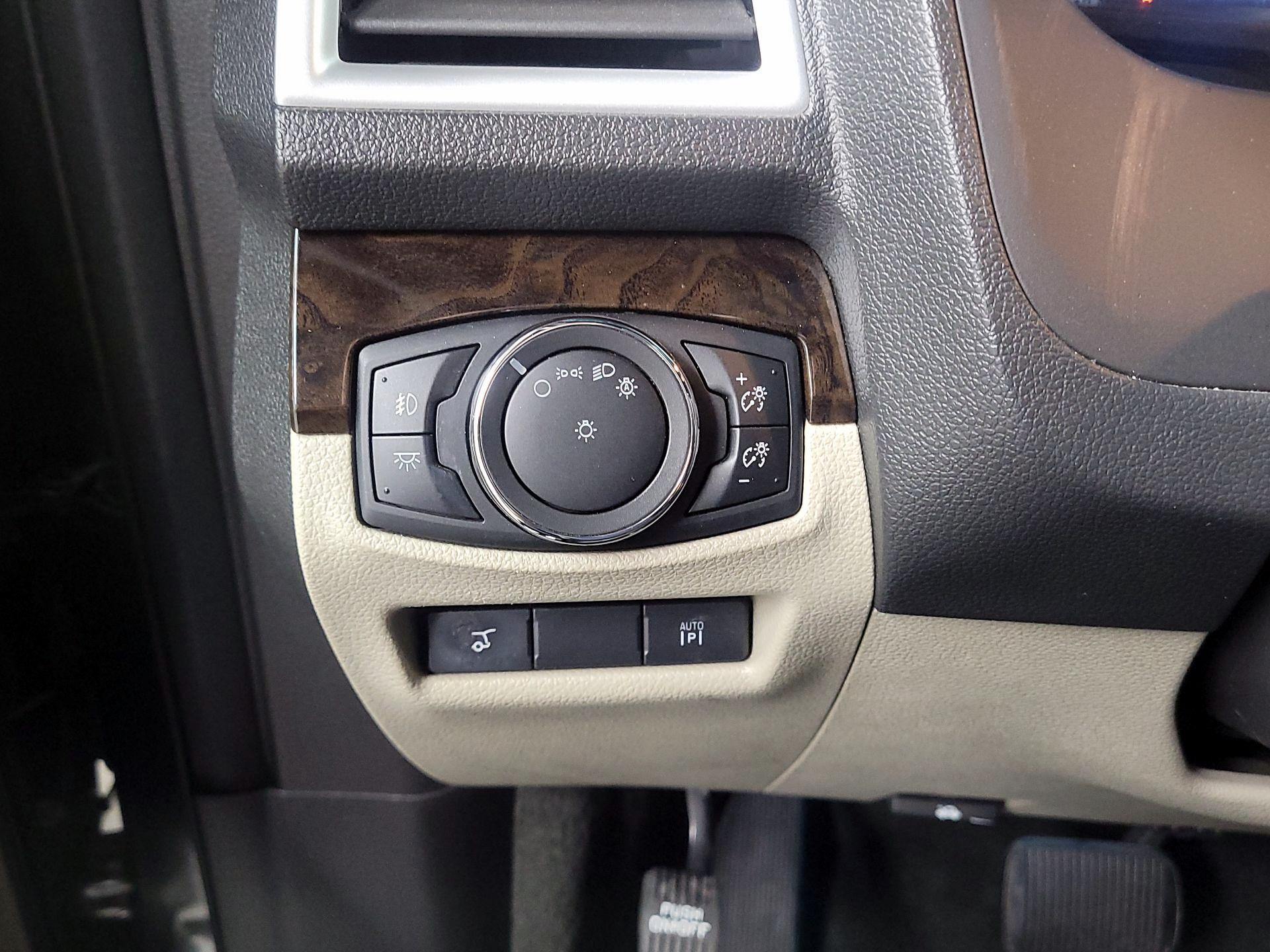 Thumbnail: 2015 Ford Explorer - 13