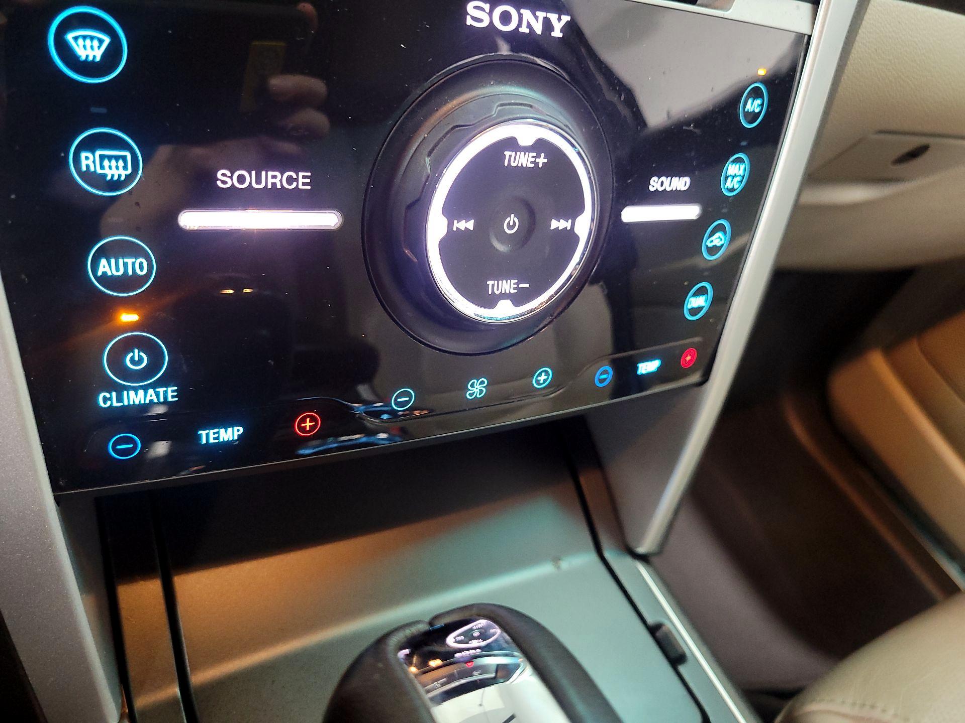Thumbnail: 2015 Ford Explorer - 16