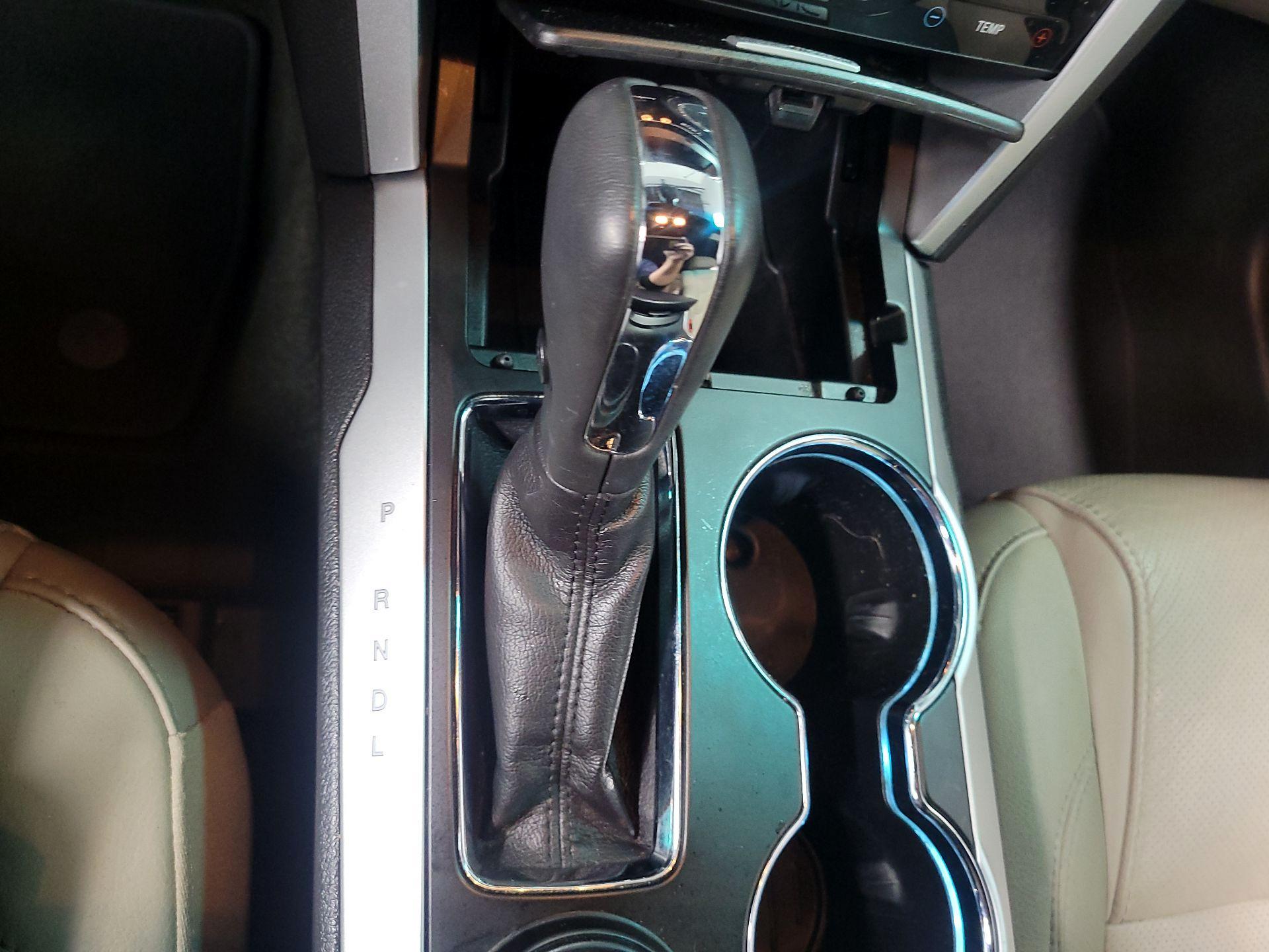 Thumbnail: 2015 Ford Explorer - 17