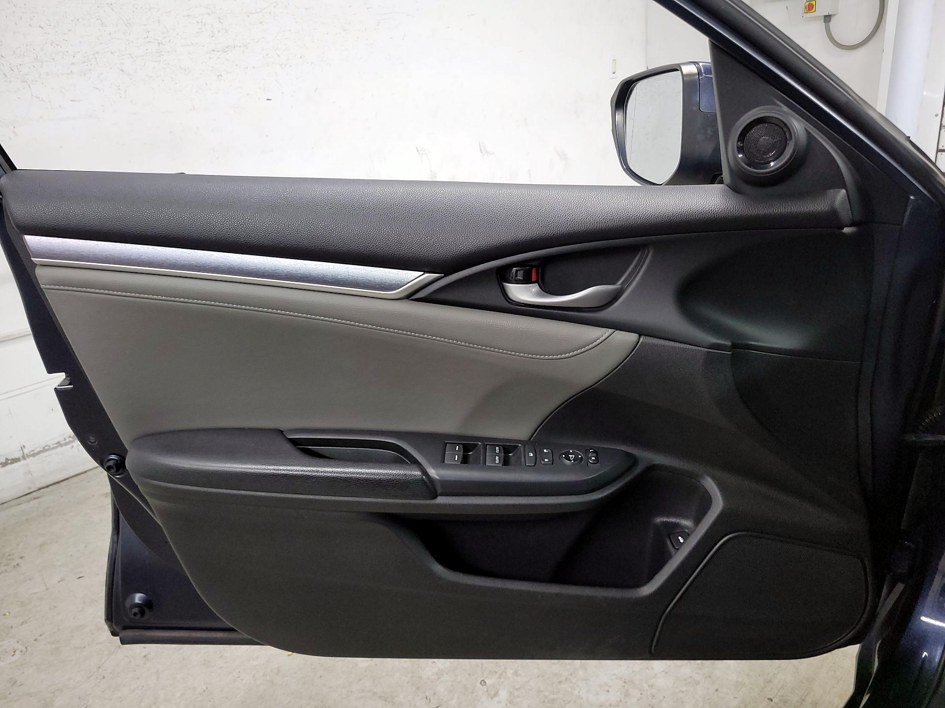 Thumbnail: 2016 Honda Civic - 12