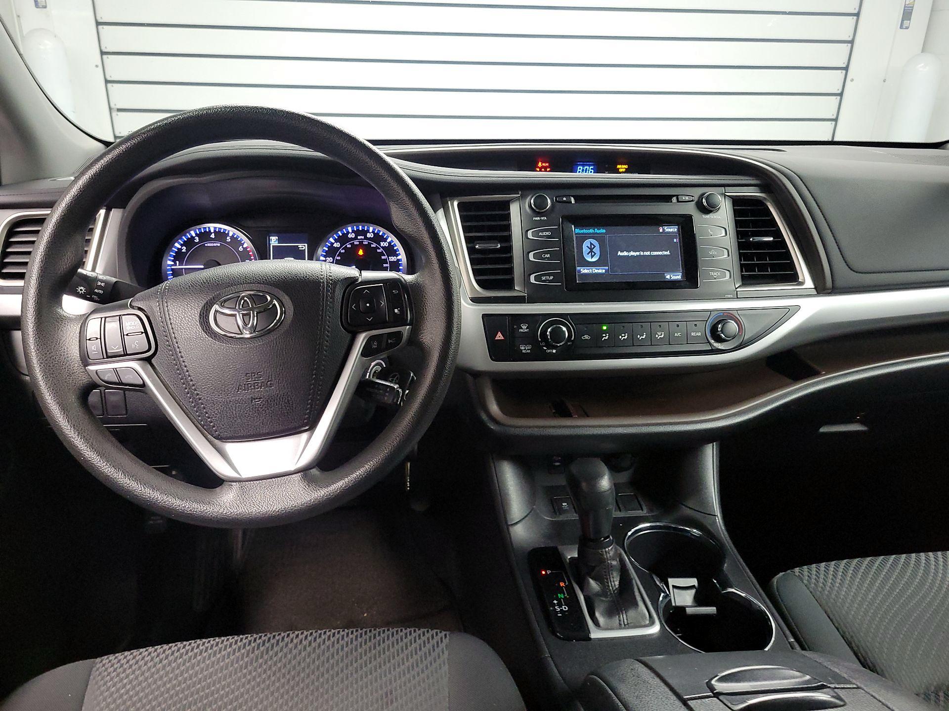 Thumbnail: 2019 Toyota Highlander - 9