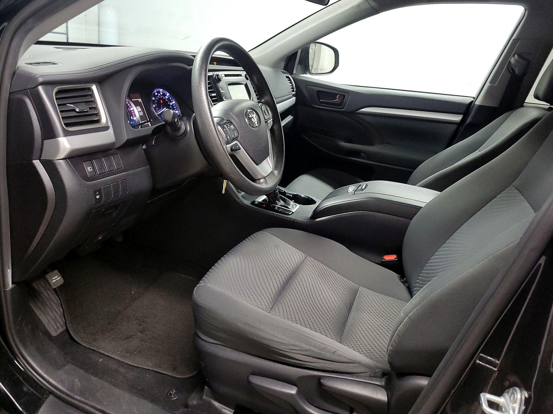 Thumbnail: 2019 Toyota Highlander - 11