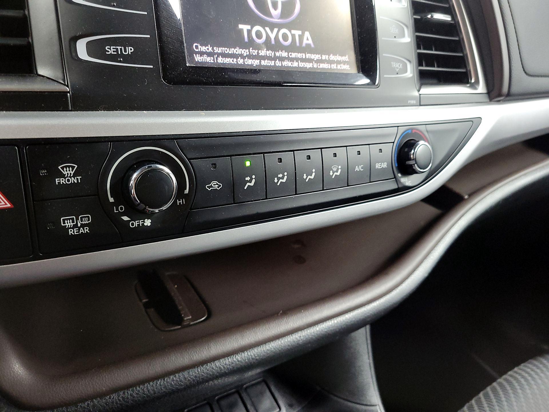 Thumbnail: 2019 Toyota Highlander - 15