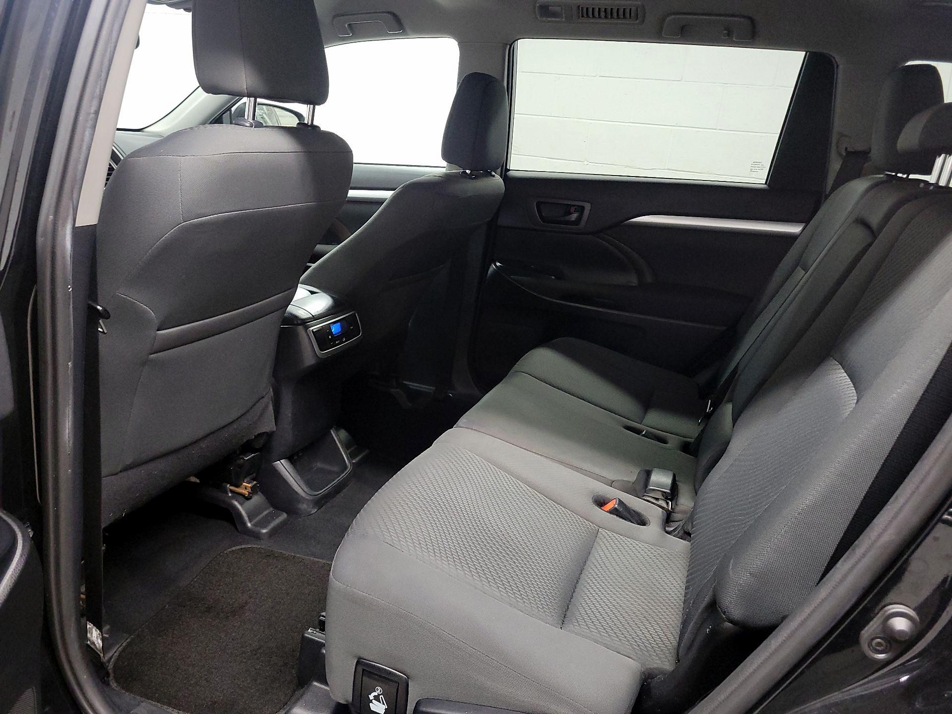 Thumbnail: 2019 Toyota Highlander - 17