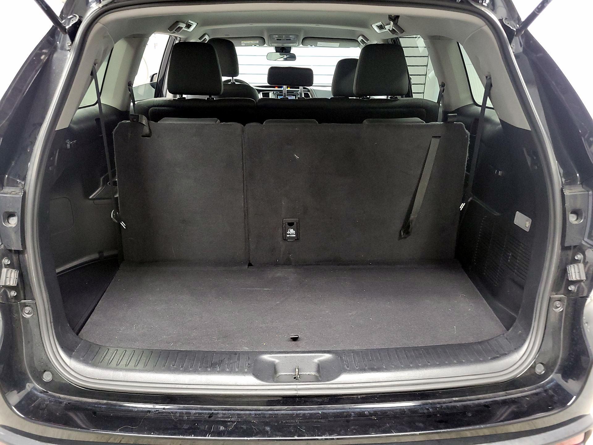 Thumbnail: 2019 Toyota Highlander - 18