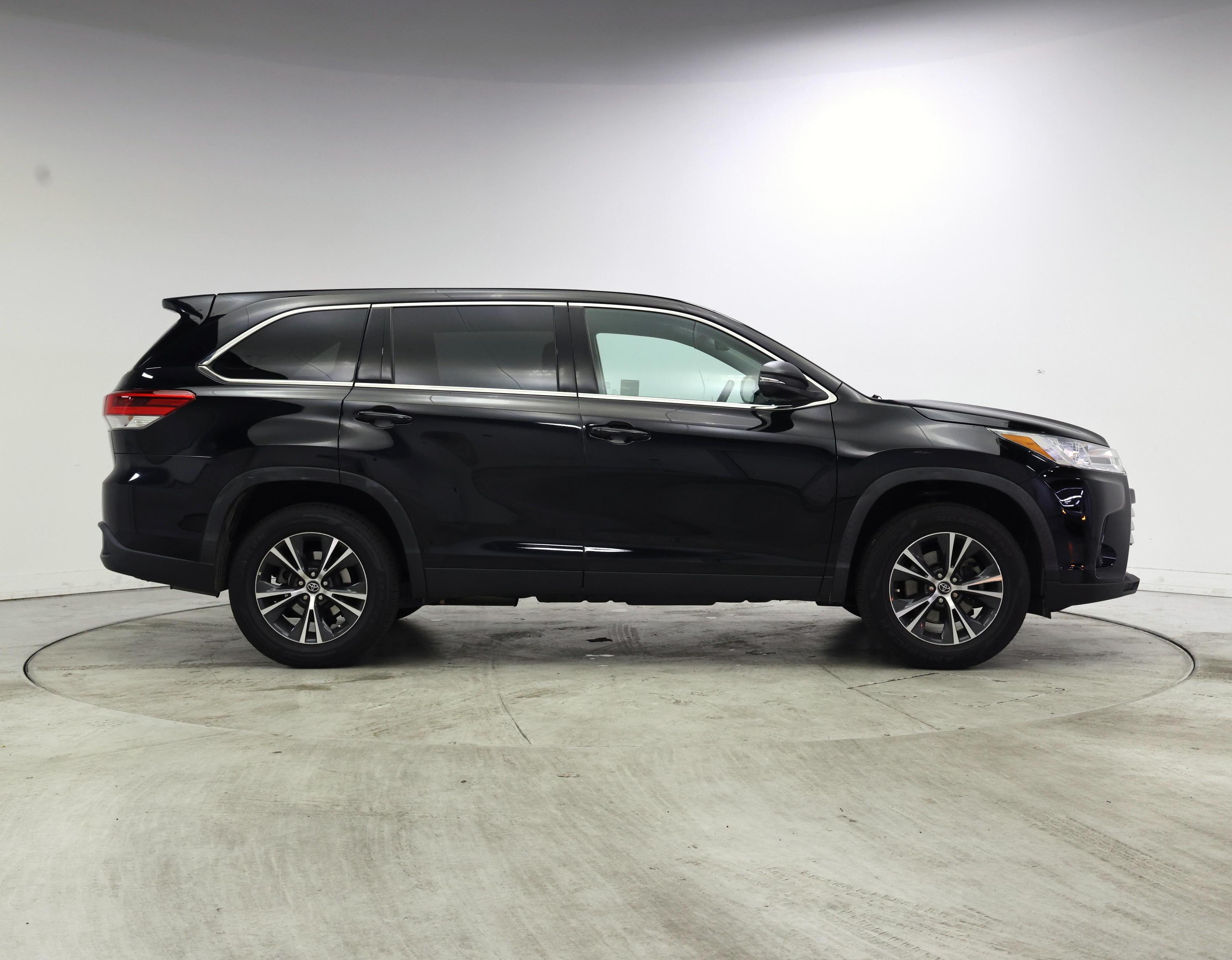 Thumbnail: 2019 Toyota Highlander - 7
