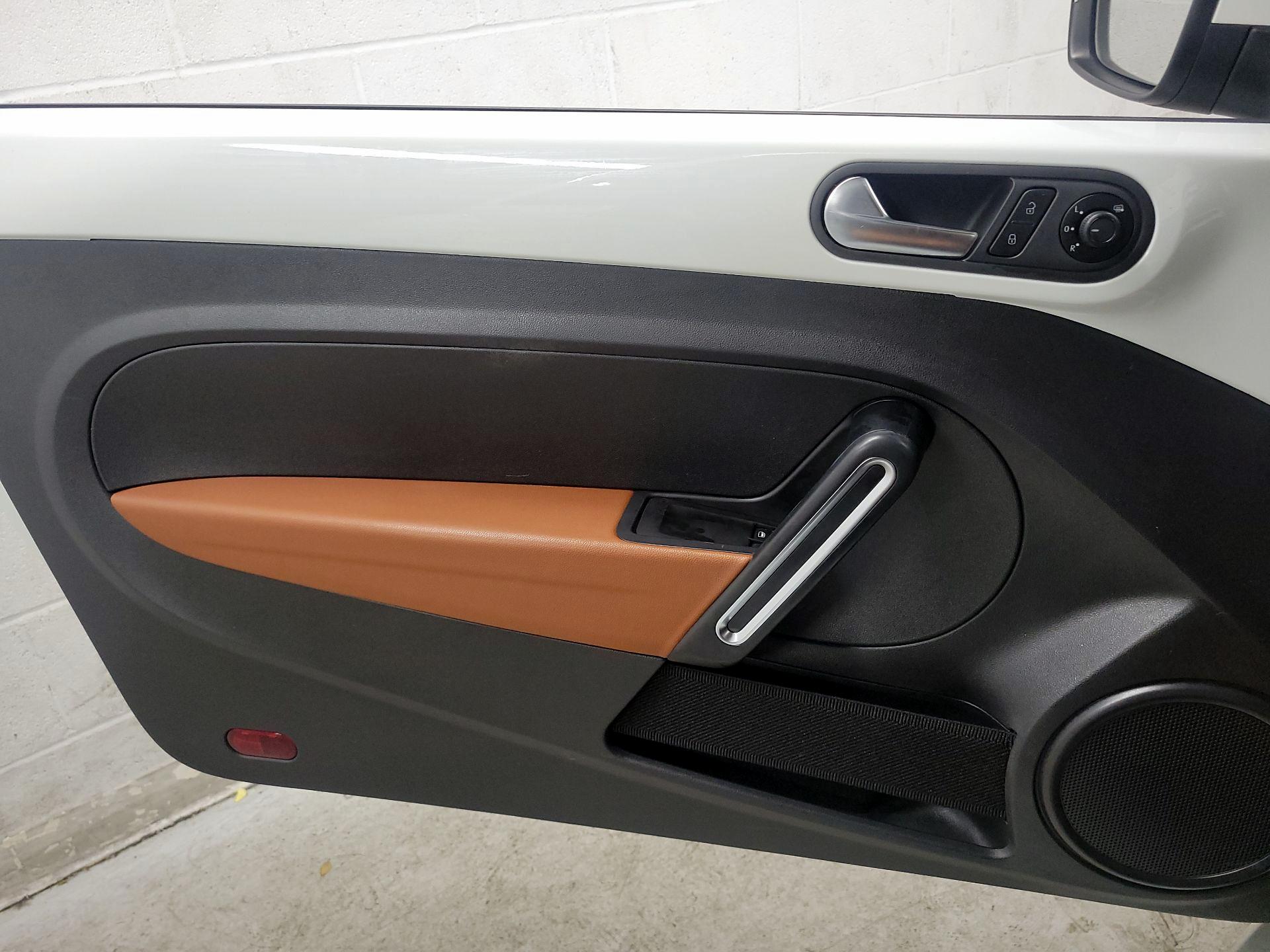 Thumbnail: 2017 Volkswagen Beetle - 12