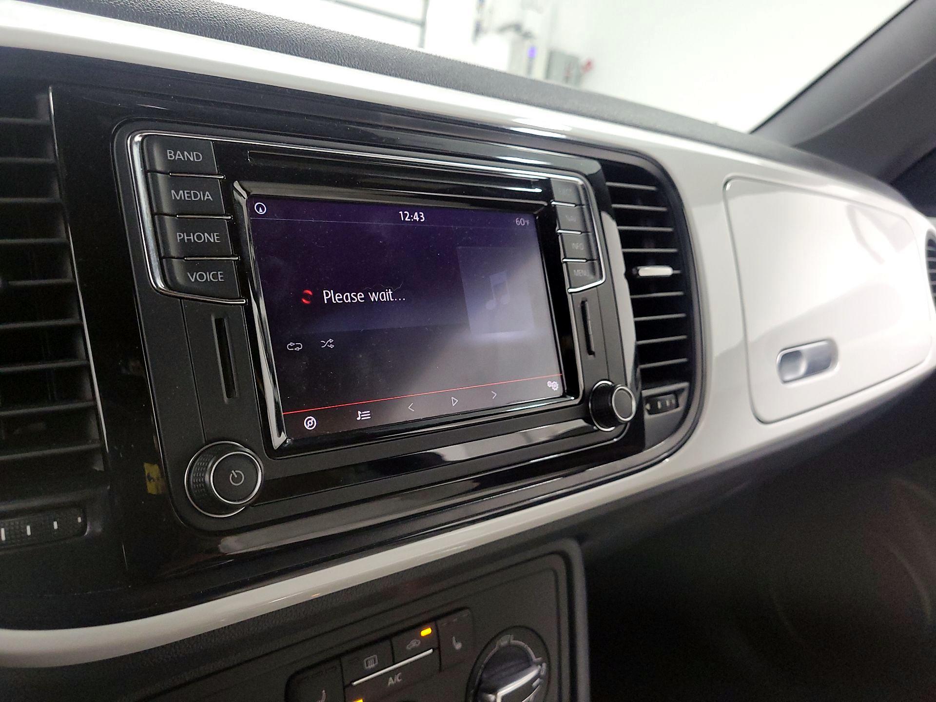 Thumbnail: 2017 Volkswagen Beetle - 14