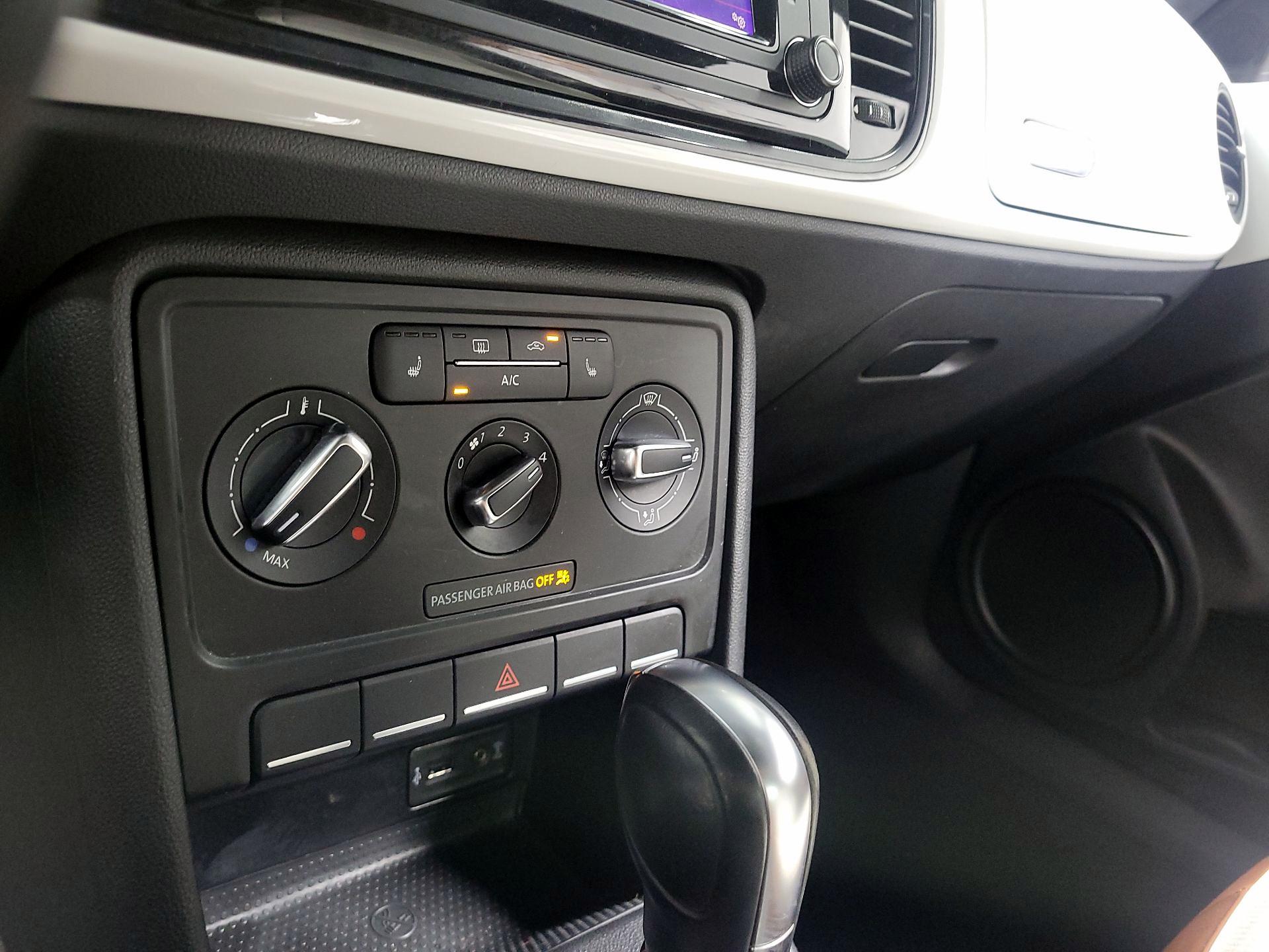 Thumbnail: 2017 Volkswagen Beetle - 15