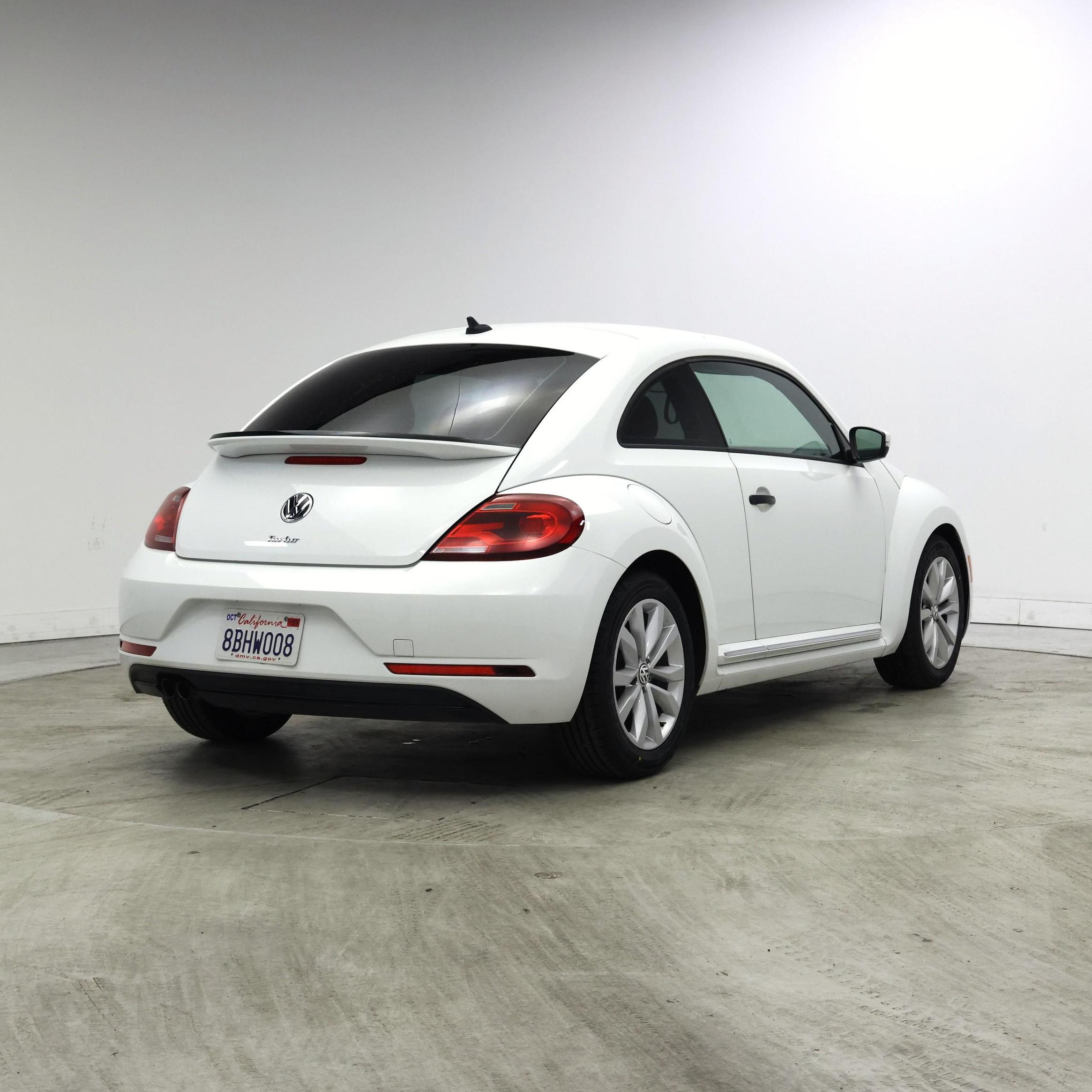 Thumbnail: 2017 Volkswagen Beetle - 8