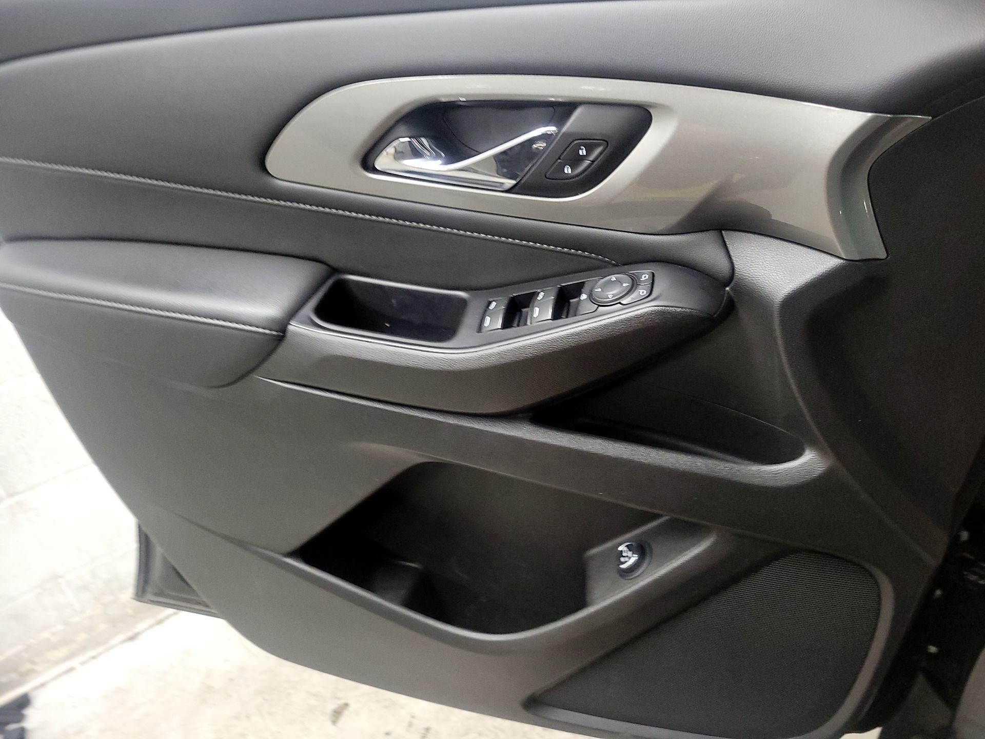 Thumbnail: 2023 Chevrolet Traverse - 12