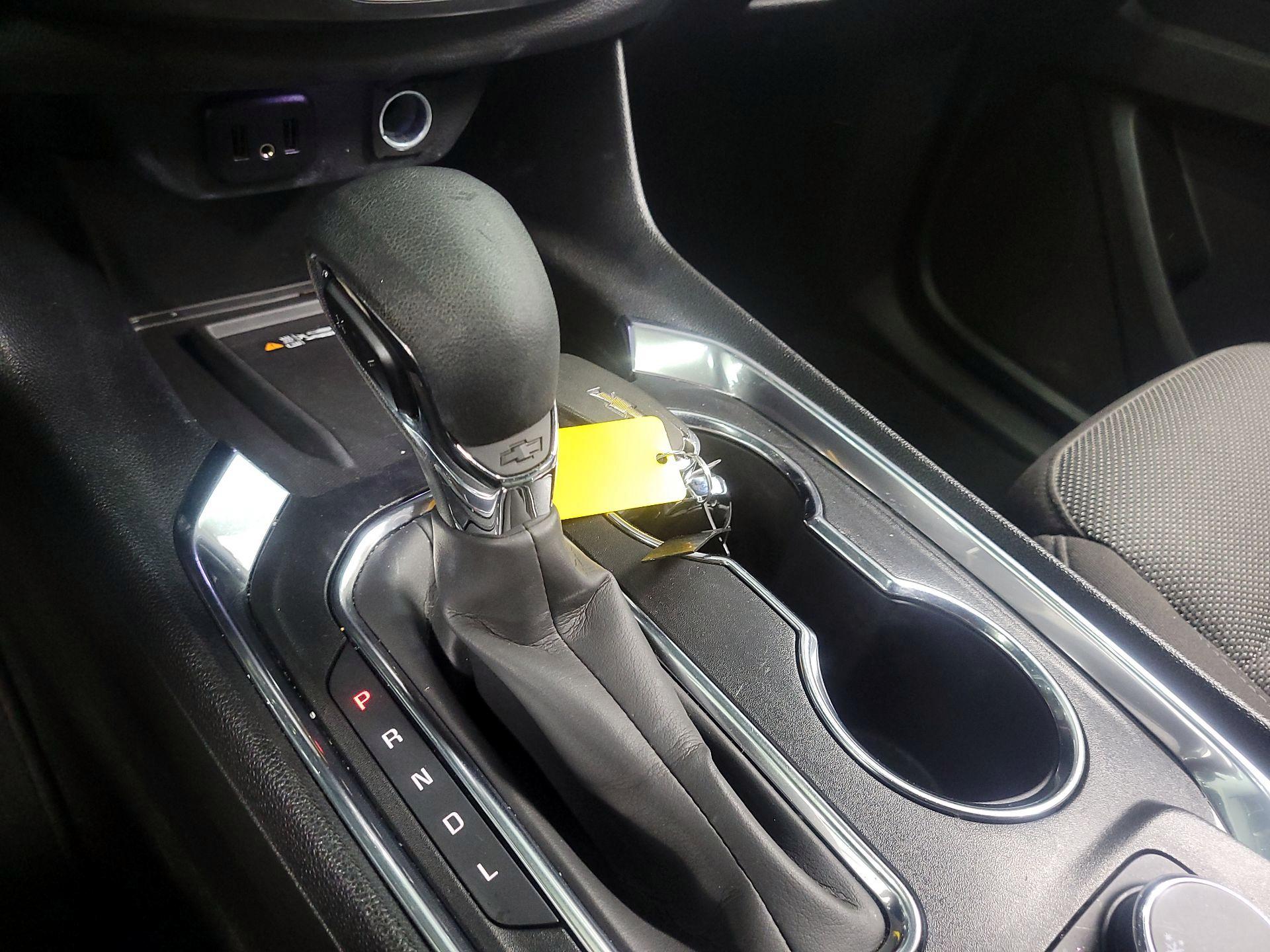 Thumbnail: 2023 Chevrolet Traverse - 16