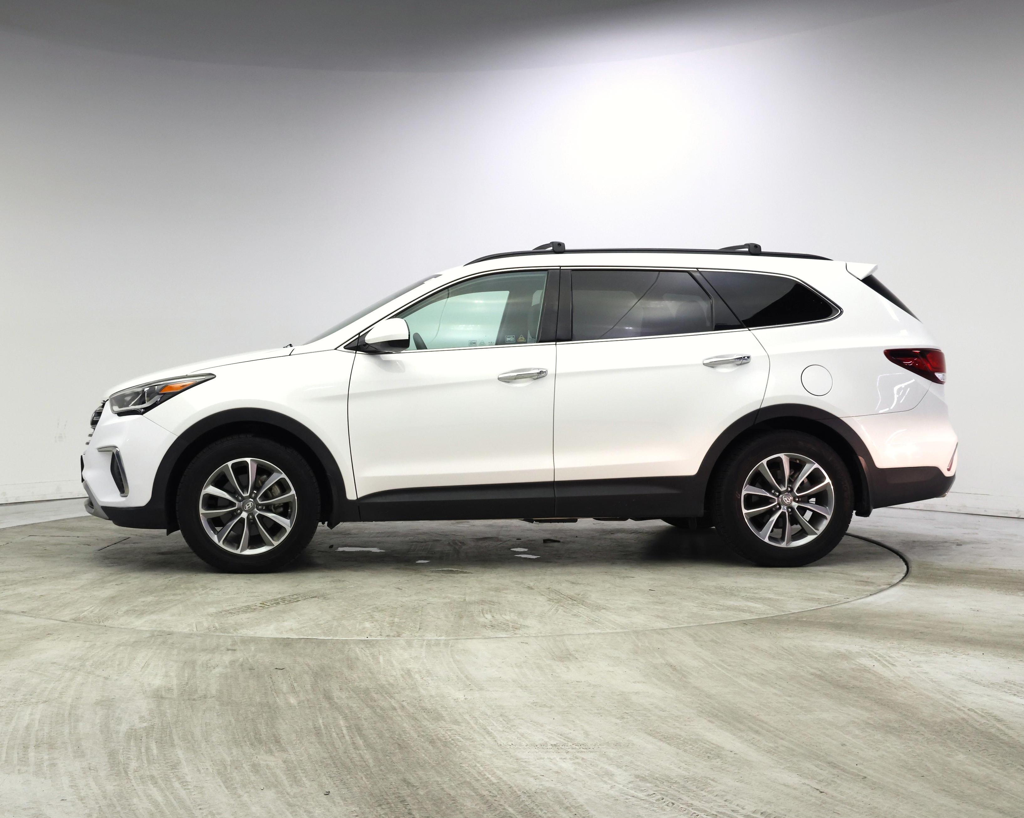 Thumbnail: 2018 Hyundai Santa Fe - 3