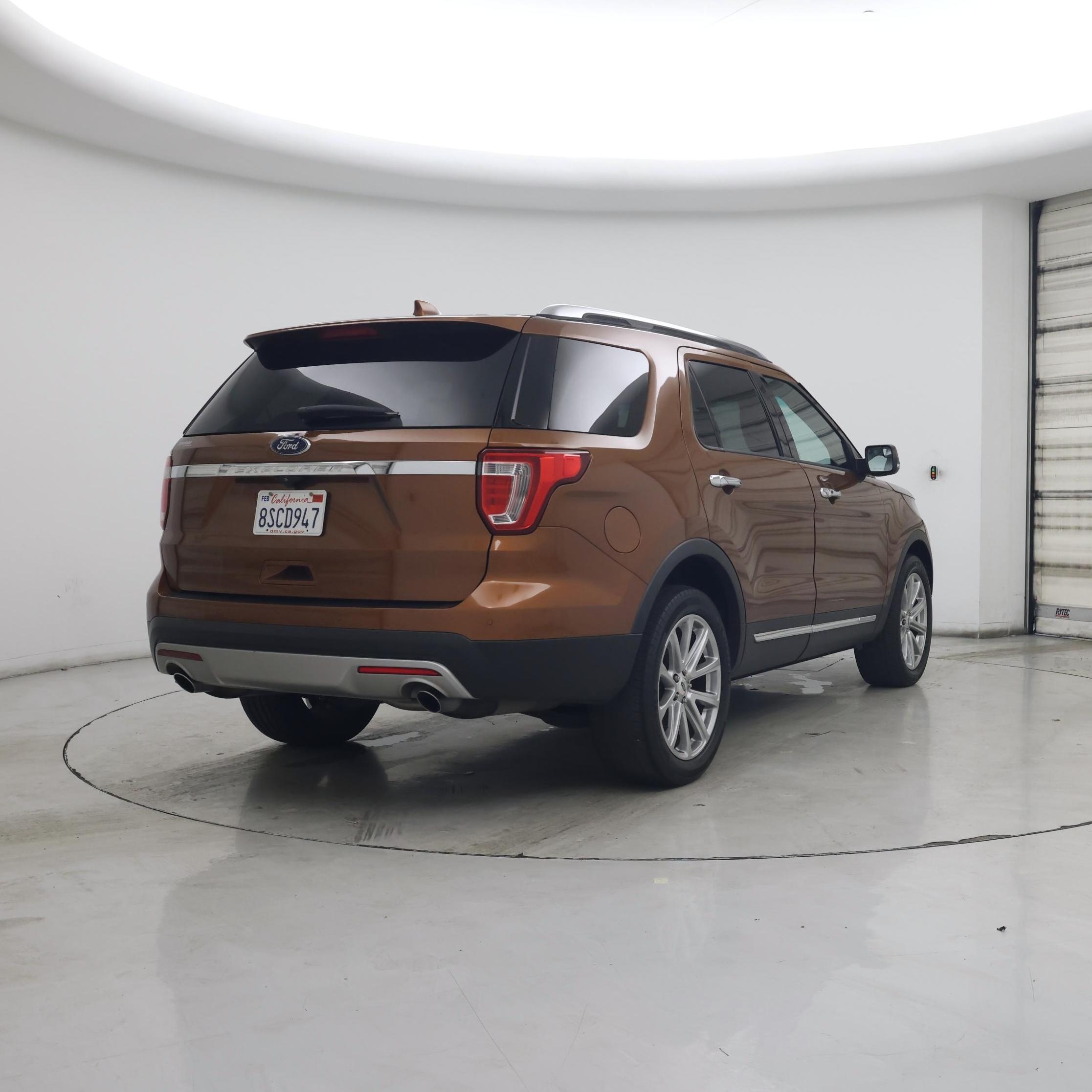 Thumbnail: 2017 Ford Explorer - 8