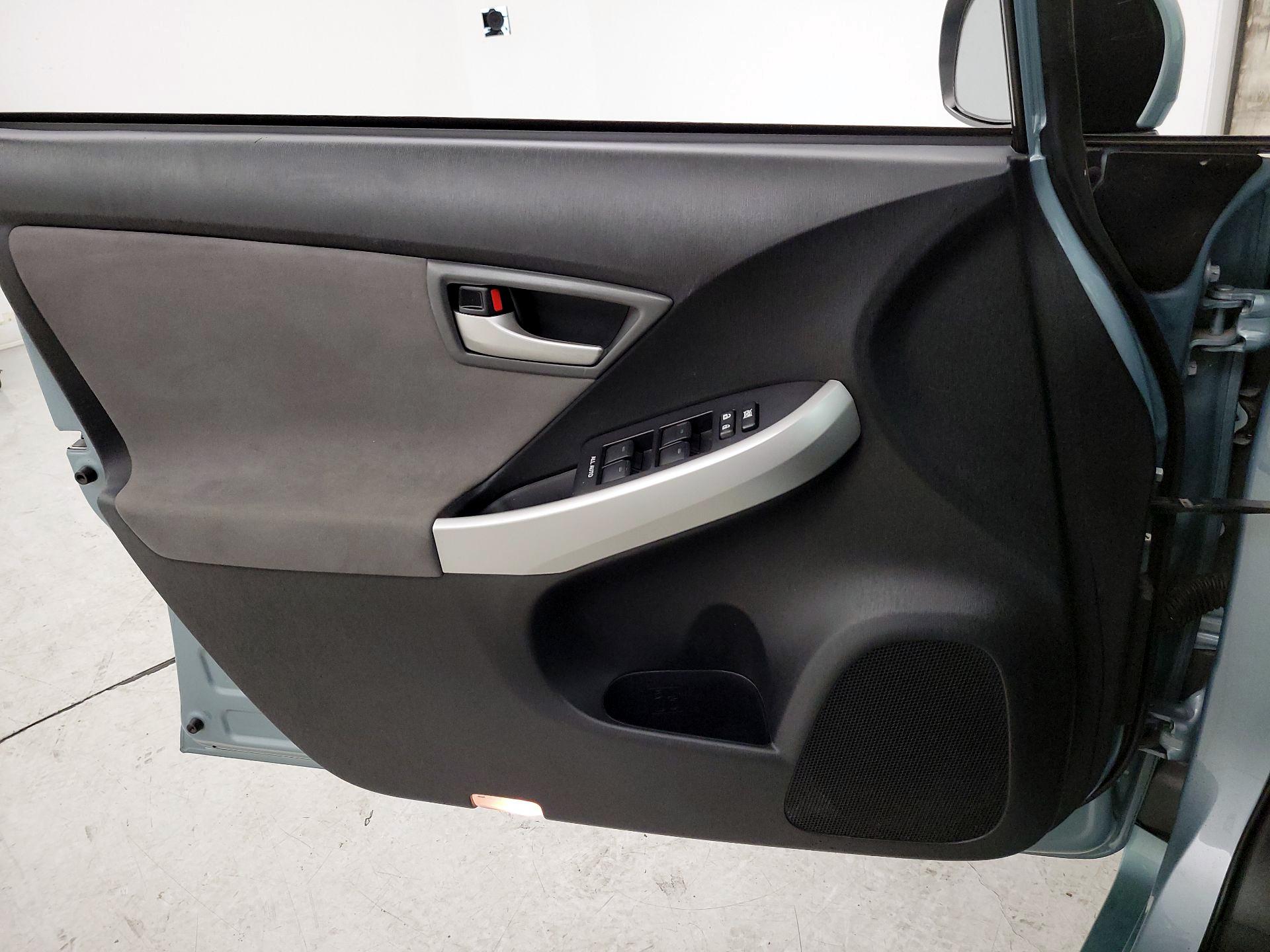 Thumbnail: 2015 Toyota Prius - 12