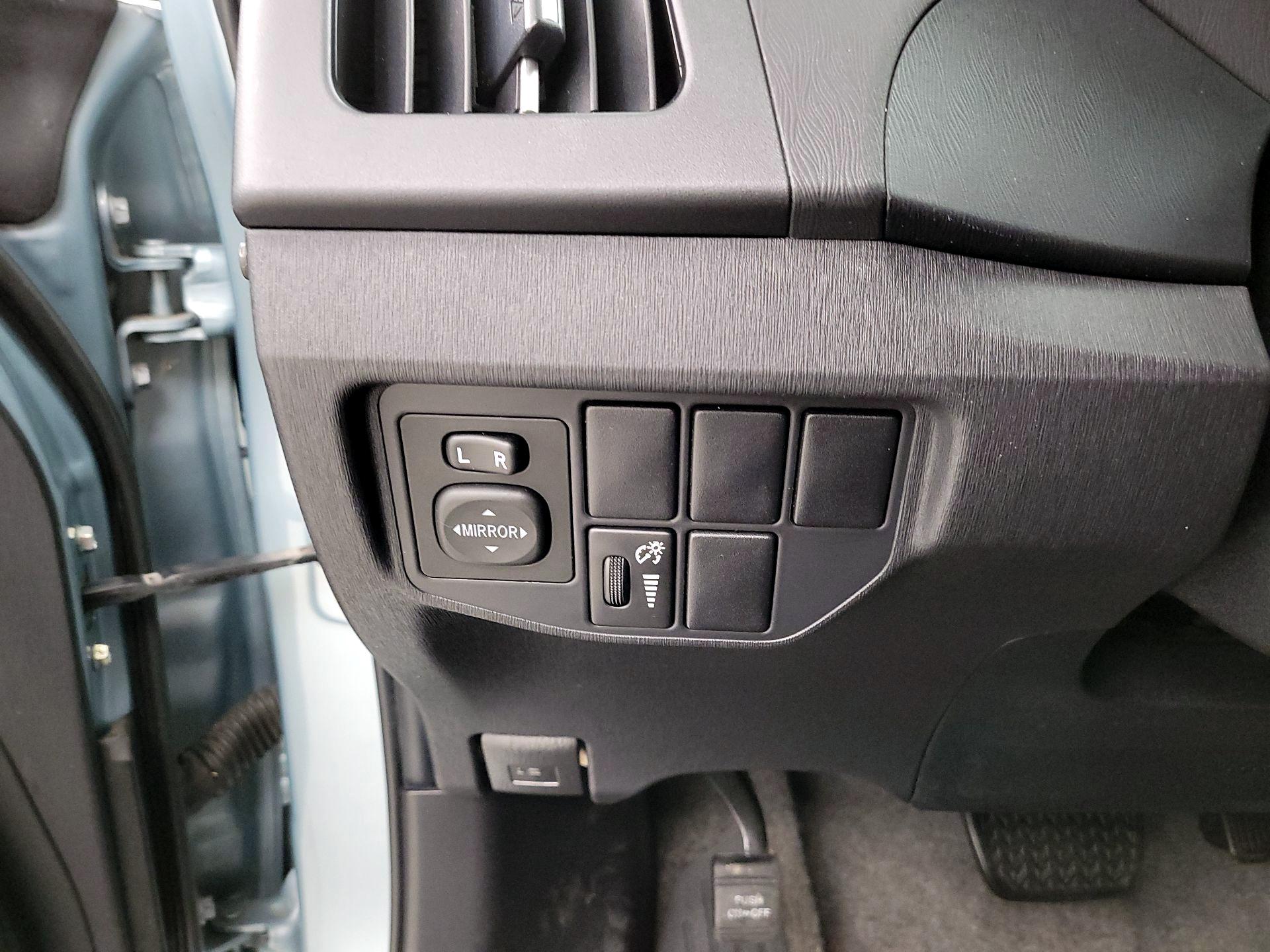 Thumbnail: 2015 Toyota Prius - 13