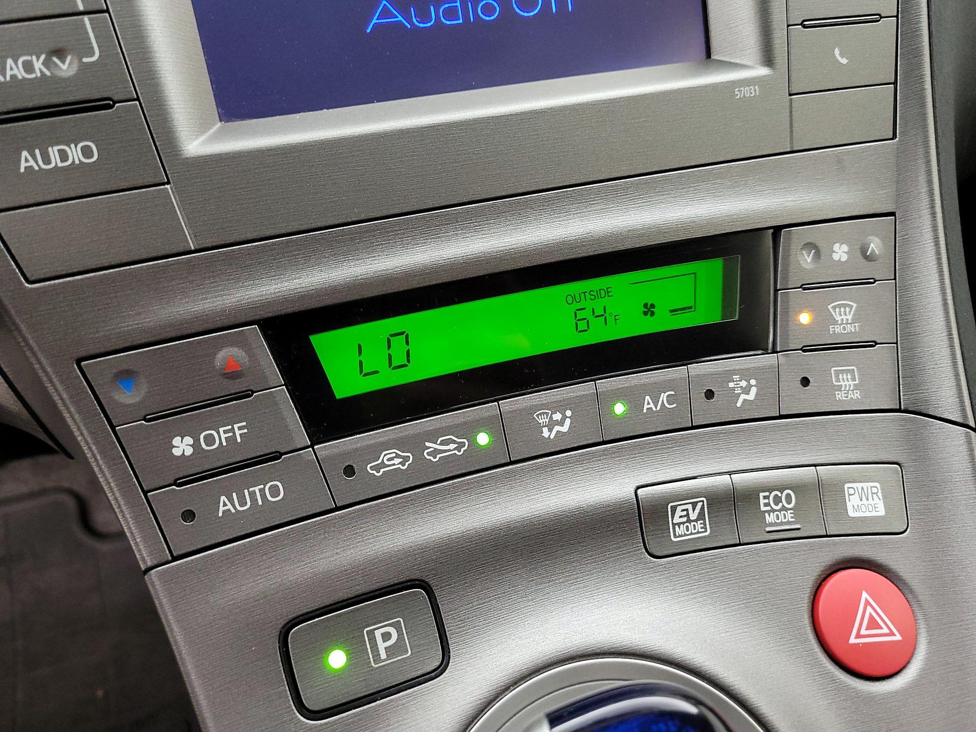 Thumbnail: 2015 Toyota Prius - 16