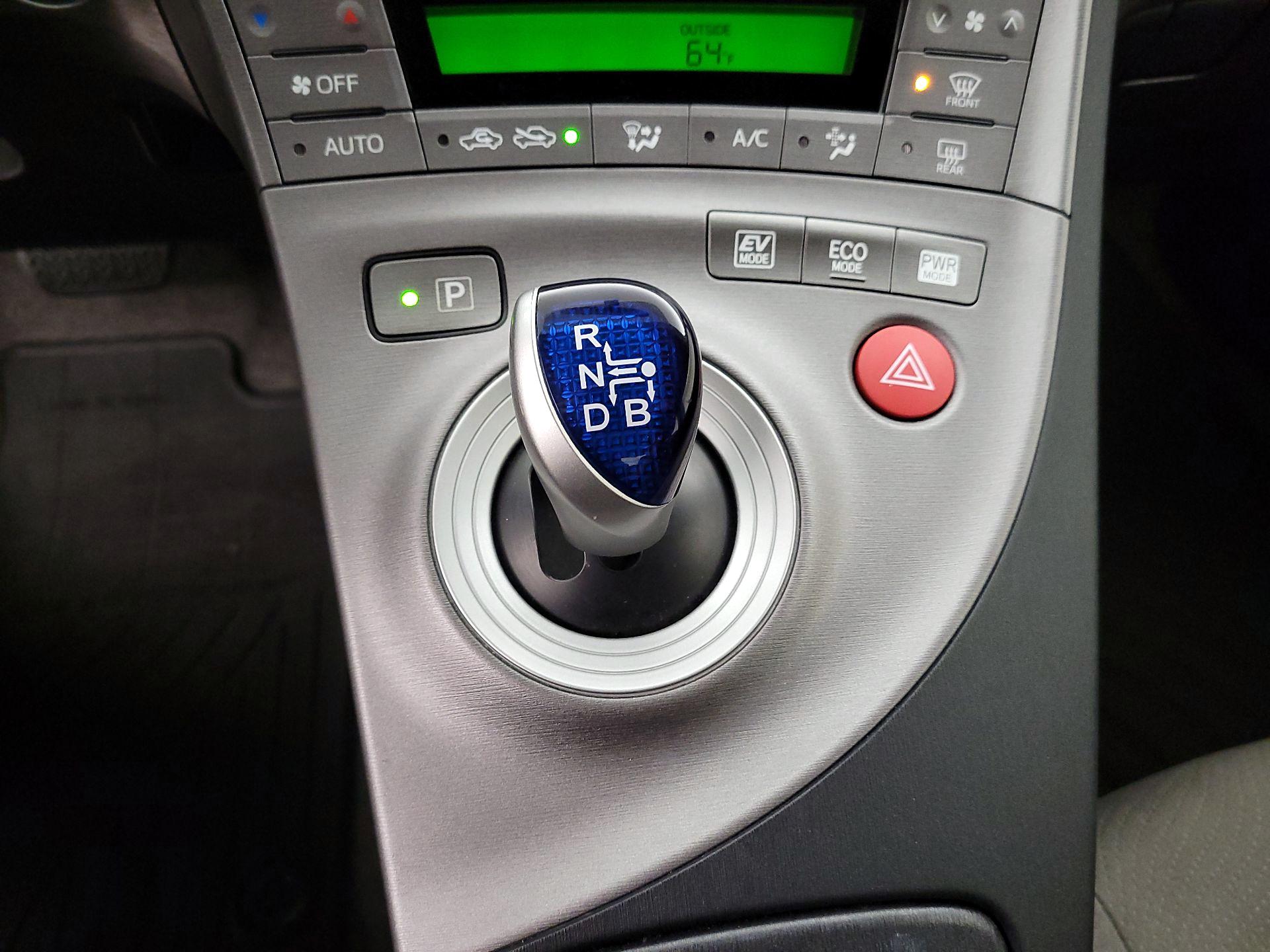 Thumbnail: 2015 Toyota Prius - 17