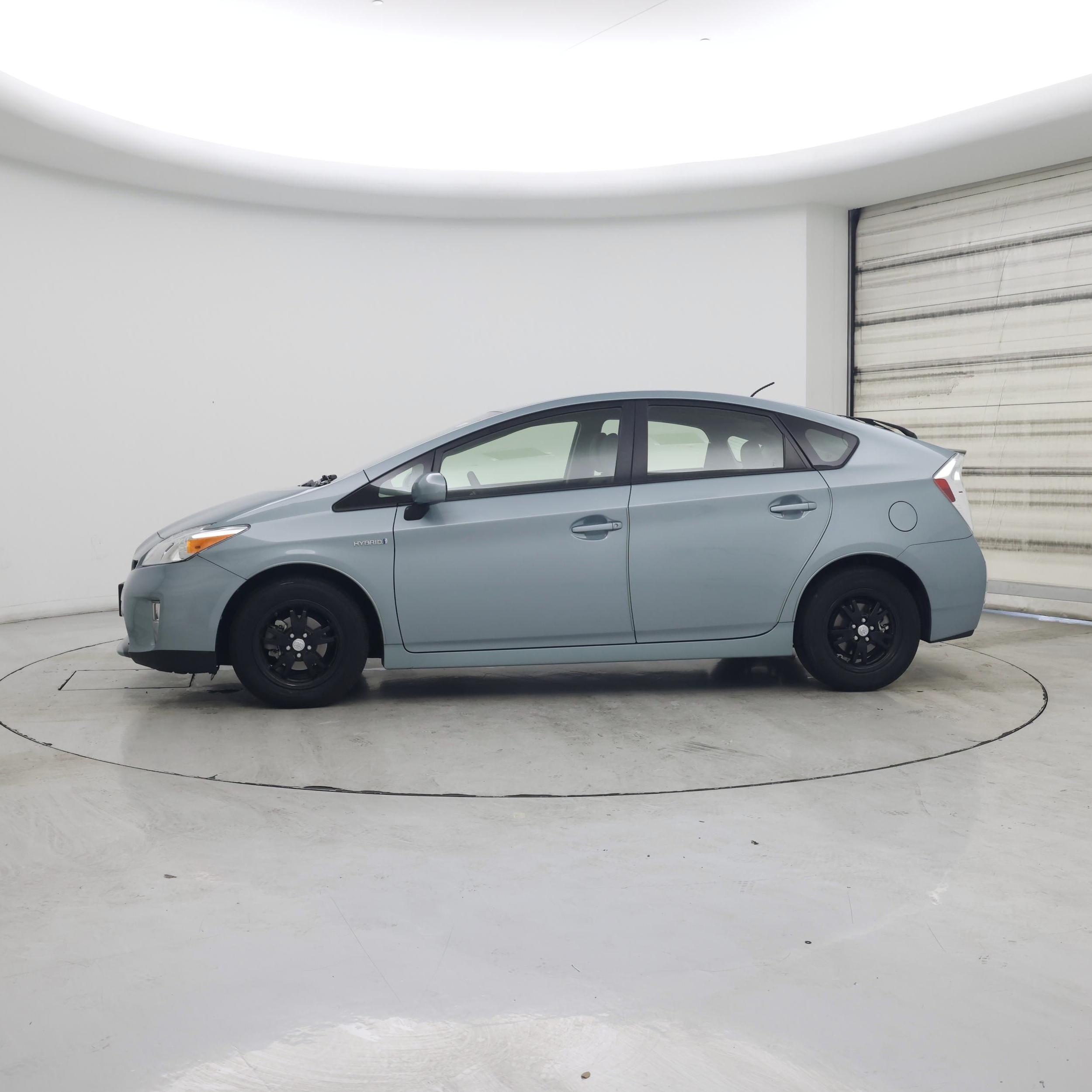 Thumbnail: 2015 Toyota Prius - 3