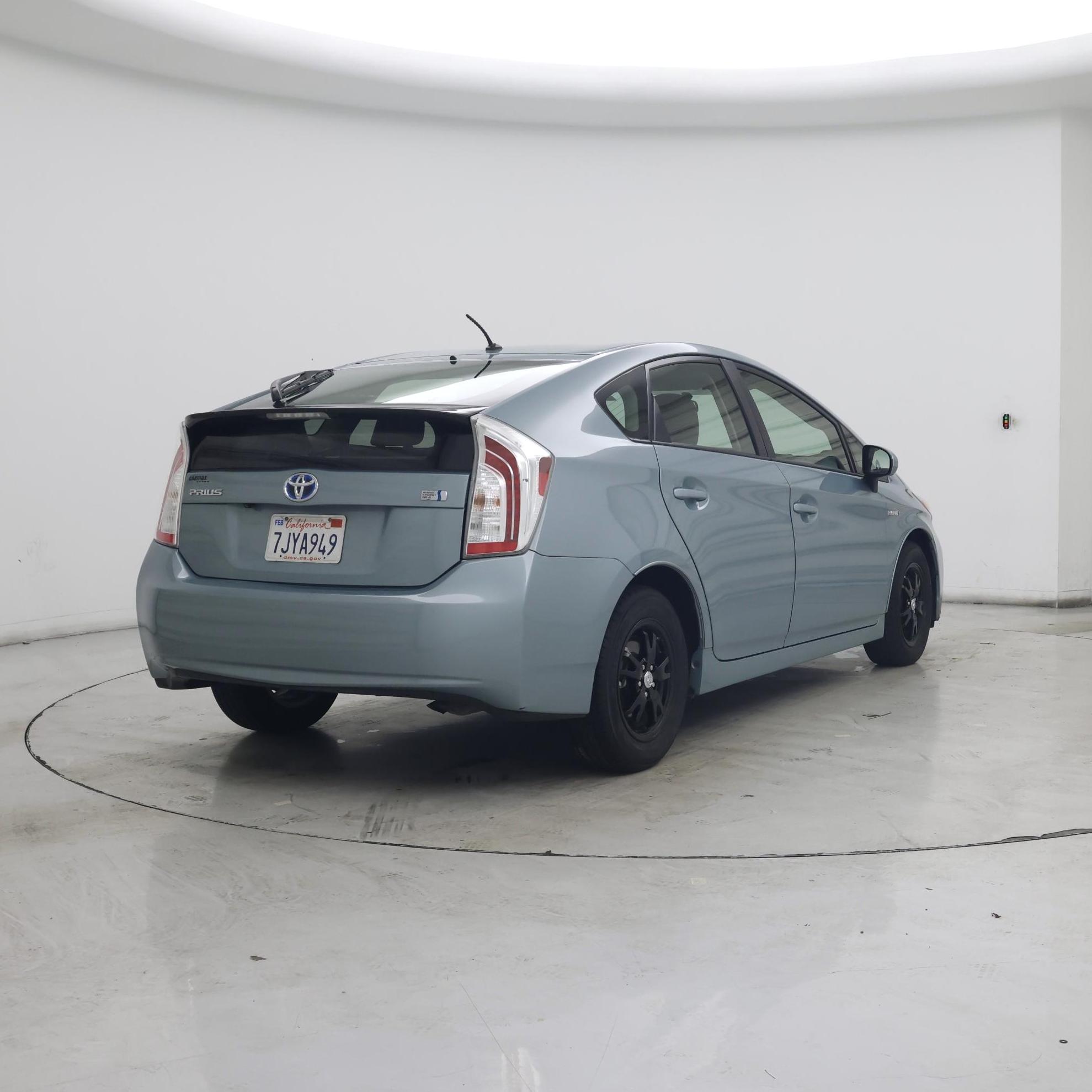 Thumbnail: 2015 Toyota Prius - 8