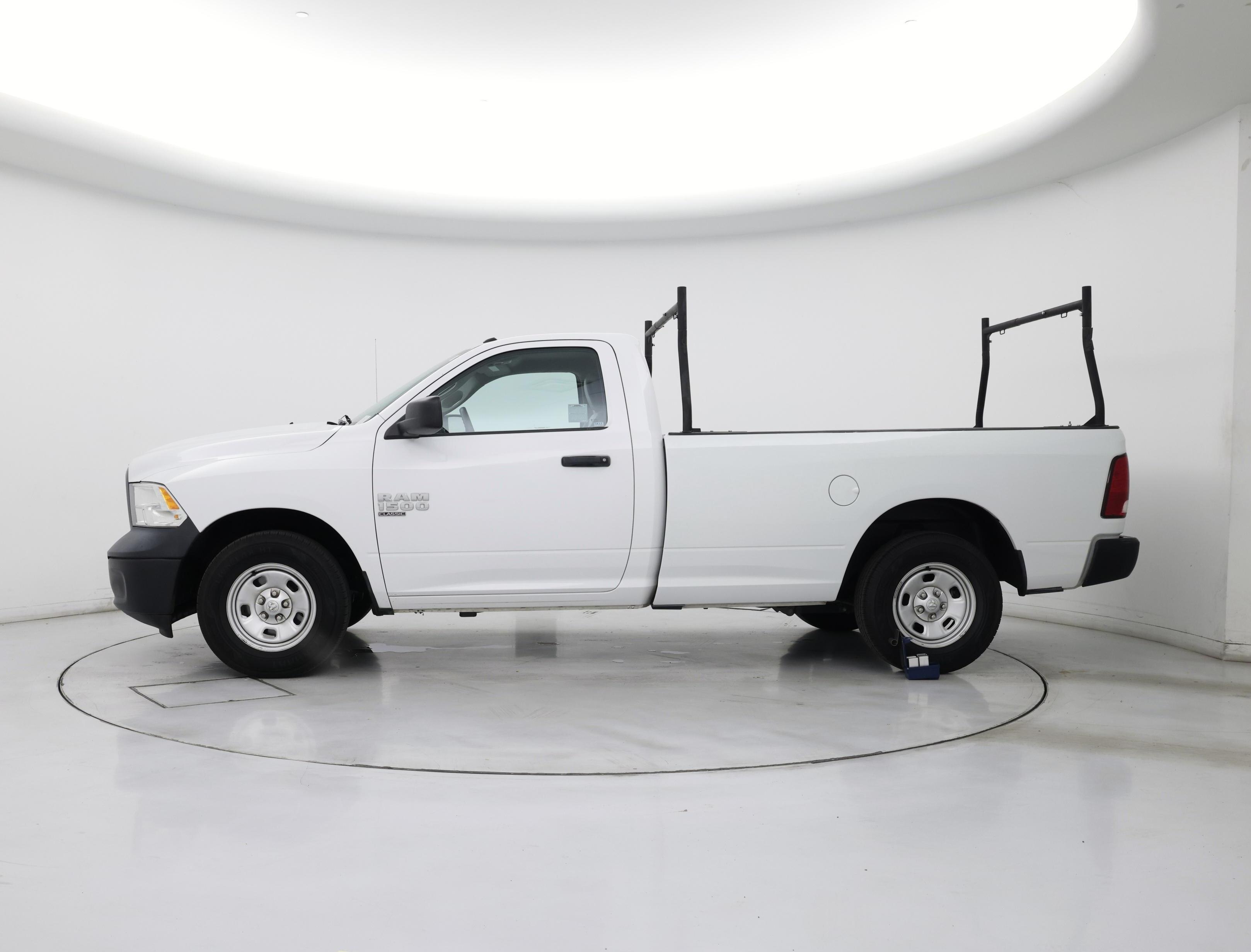 Thumbnail: 2021 RAM 1500 Classic - 3