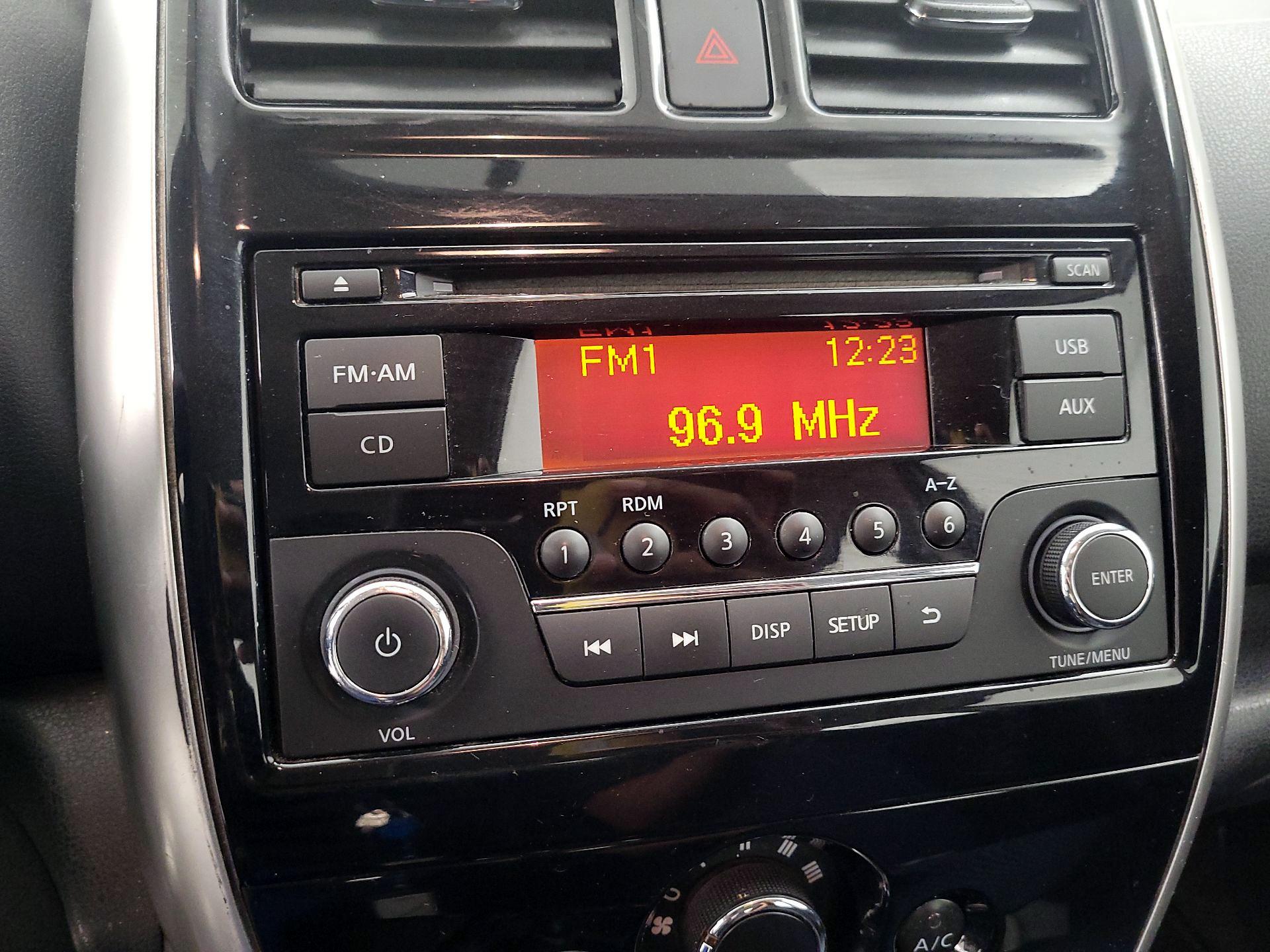 Thumbnail: 2015 Nissan Versa Note - 13