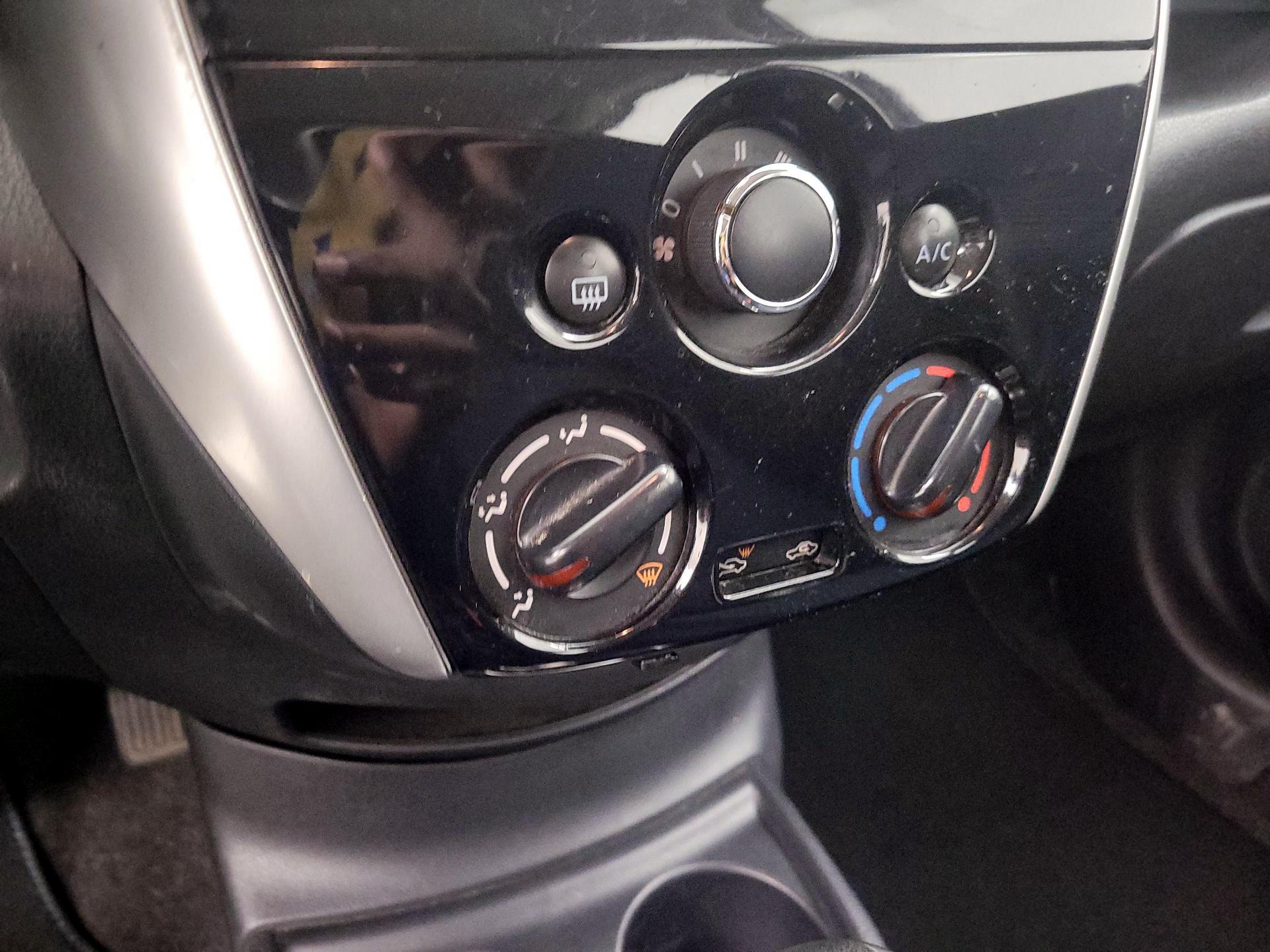 Thumbnail: 2015 Nissan Versa Note - 14