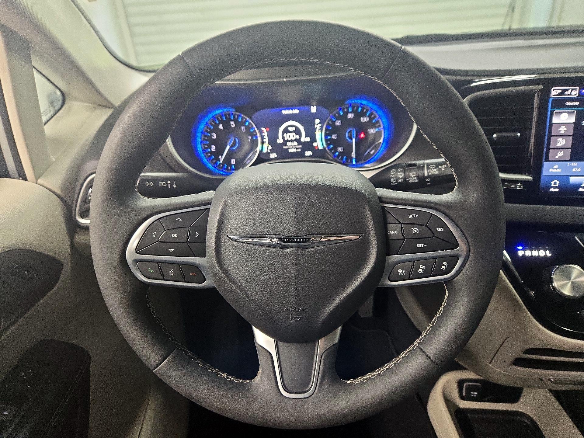 Thumbnail: 2024 Chrysler Pacifica - 10