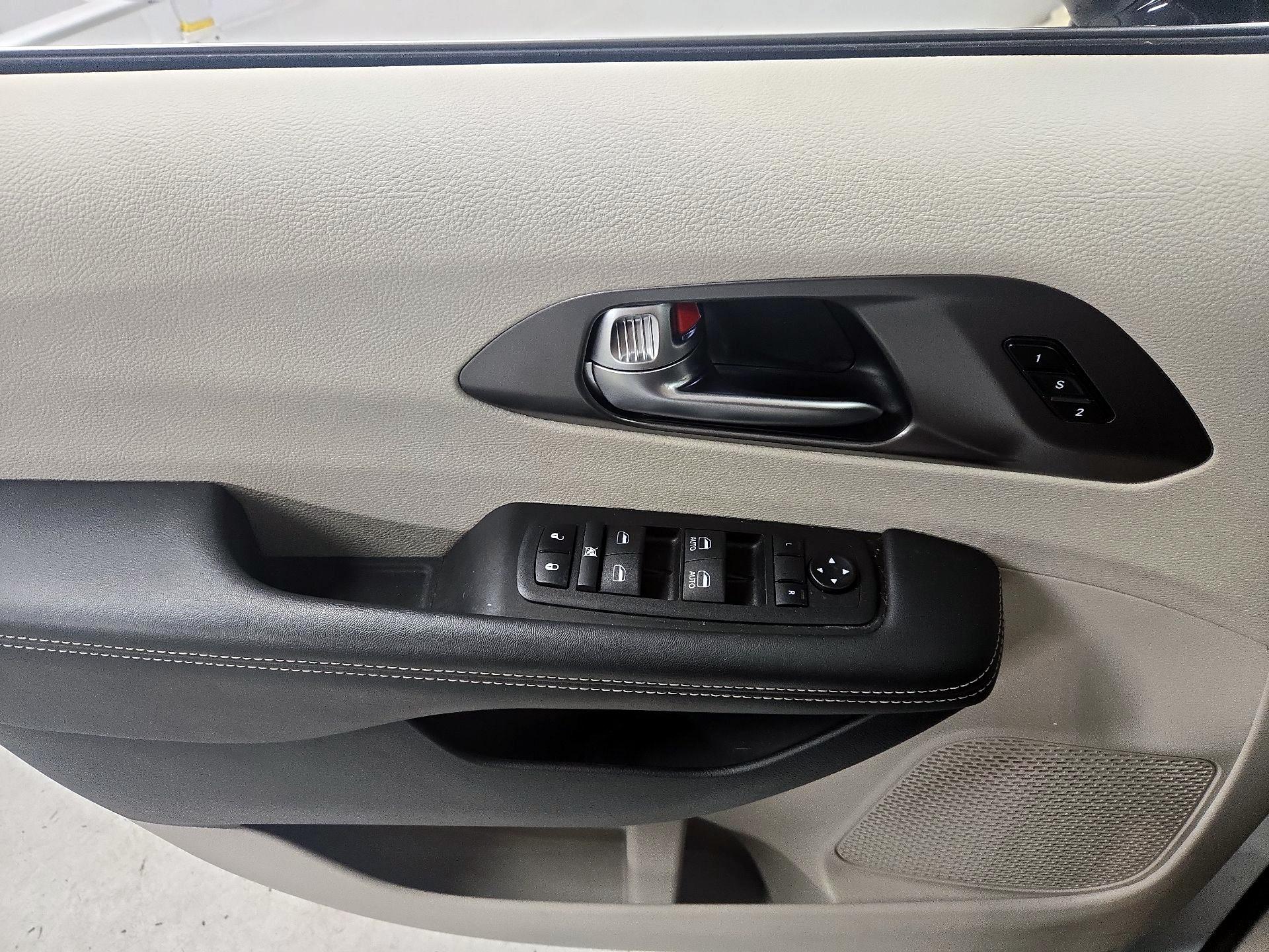 Thumbnail: 2024 Chrysler Pacifica - 12