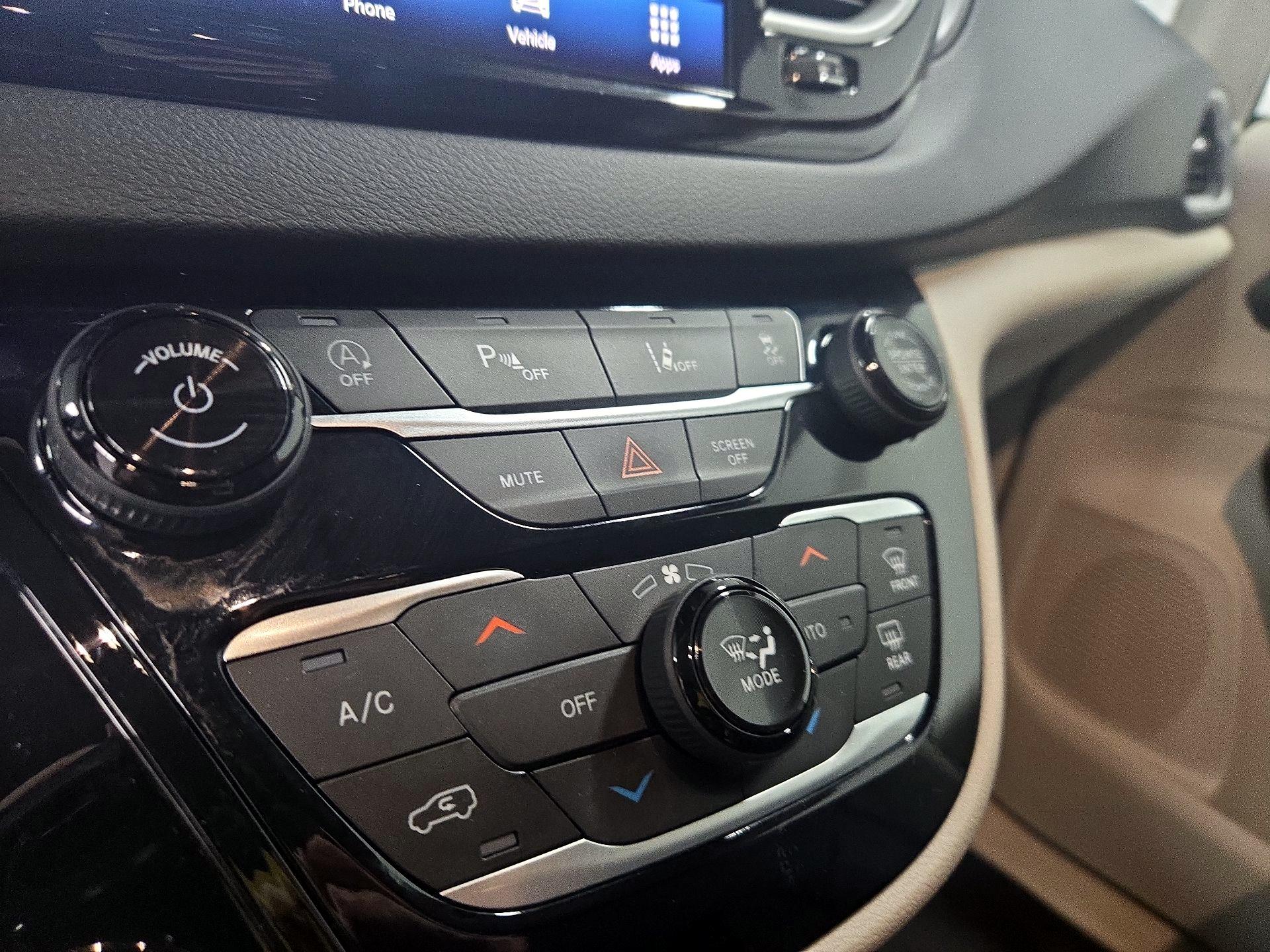 Thumbnail: 2024 Chrysler Pacifica - 16