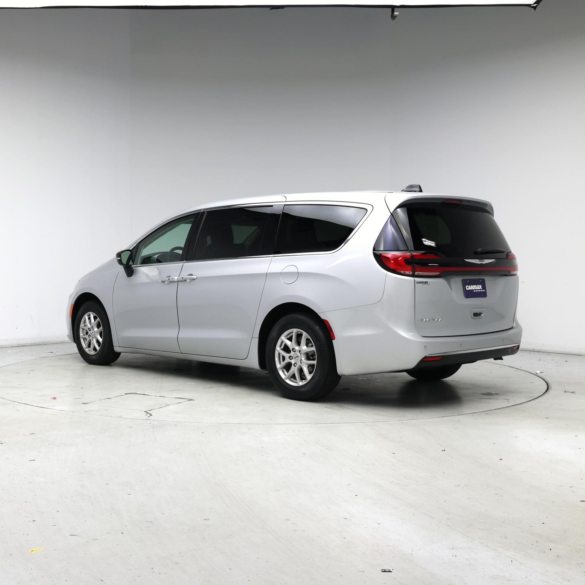 Thumbnail: 2024 Chrysler Pacifica - 2