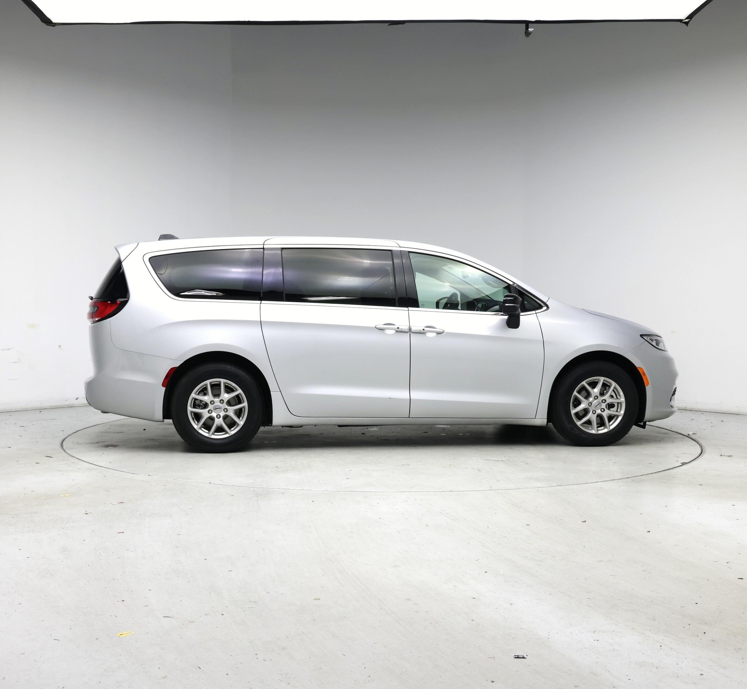 Thumbnail: 2024 Chrysler Pacifica - 7