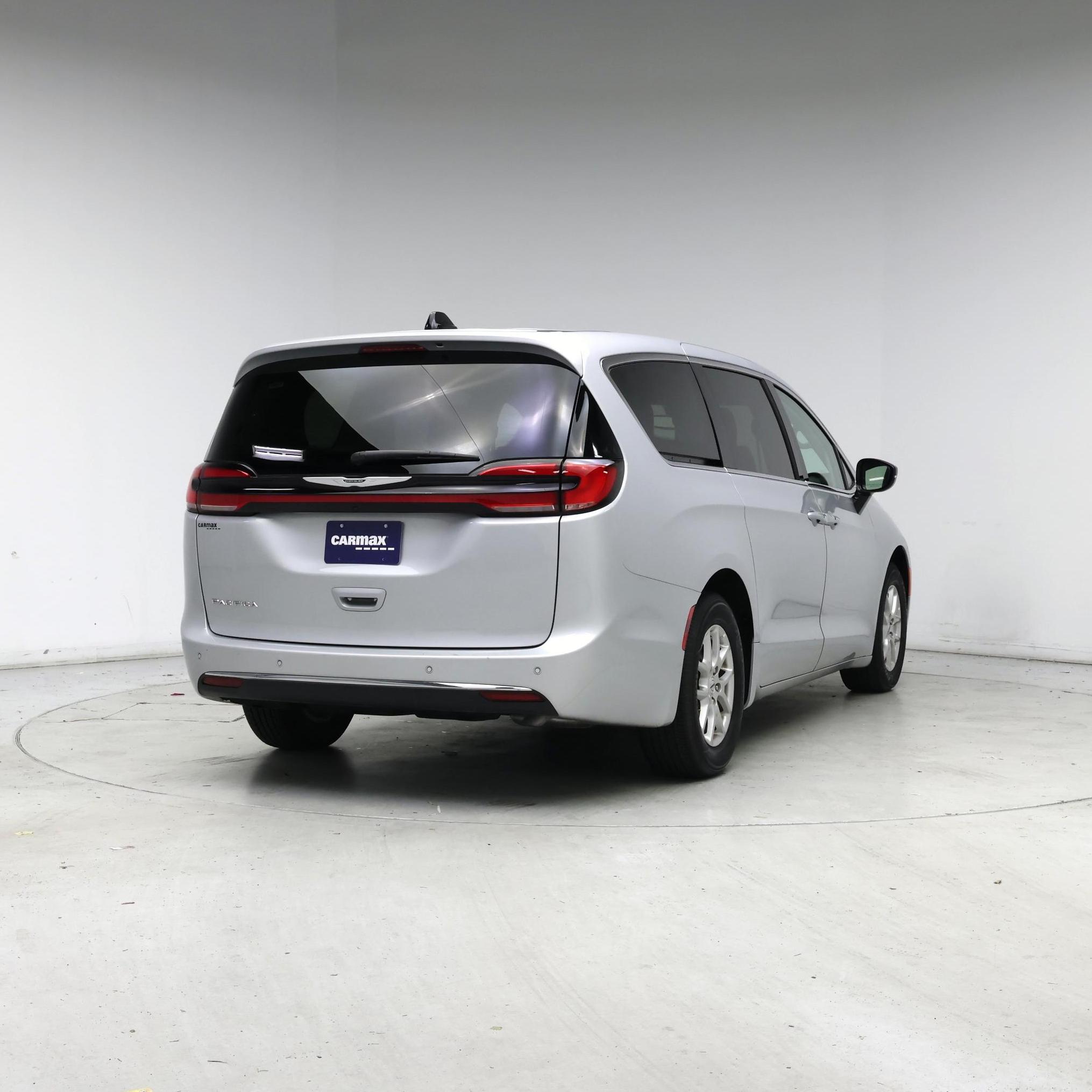 Thumbnail: 2024 Chrysler Pacifica - 8