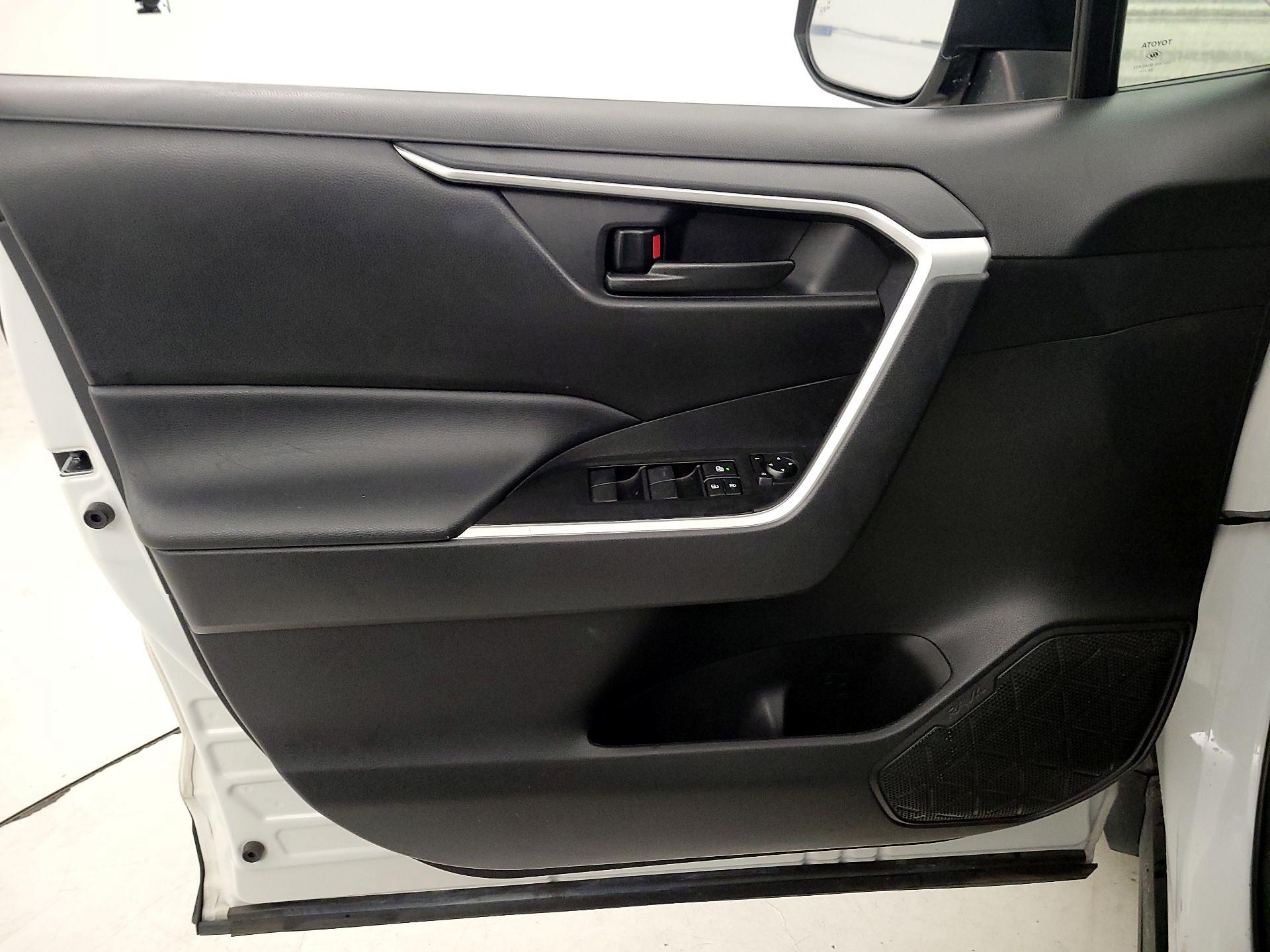 Thumbnail: 2021 Toyota RAV4 - 12