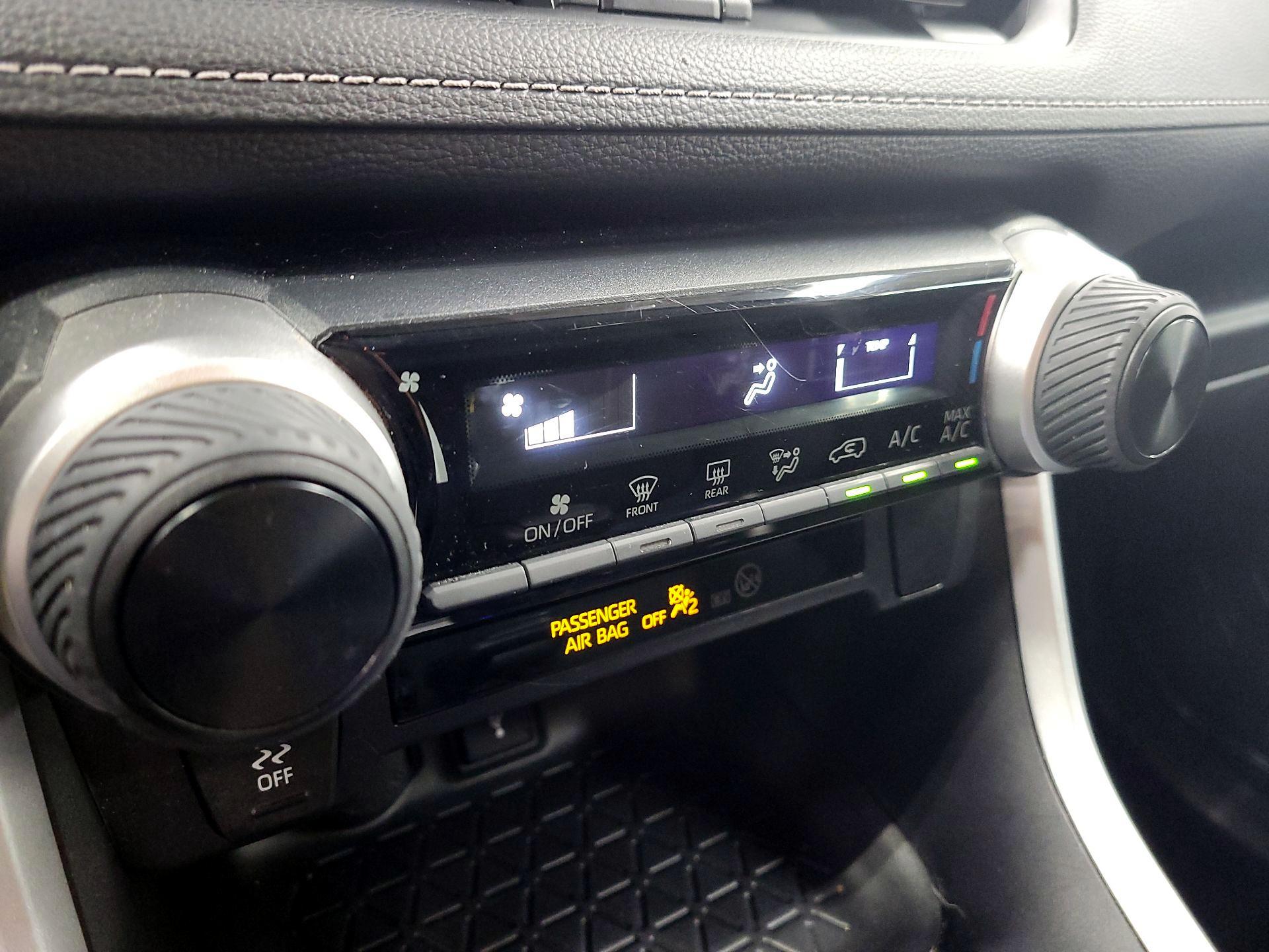 Thumbnail: 2021 Toyota RAV4 - 16