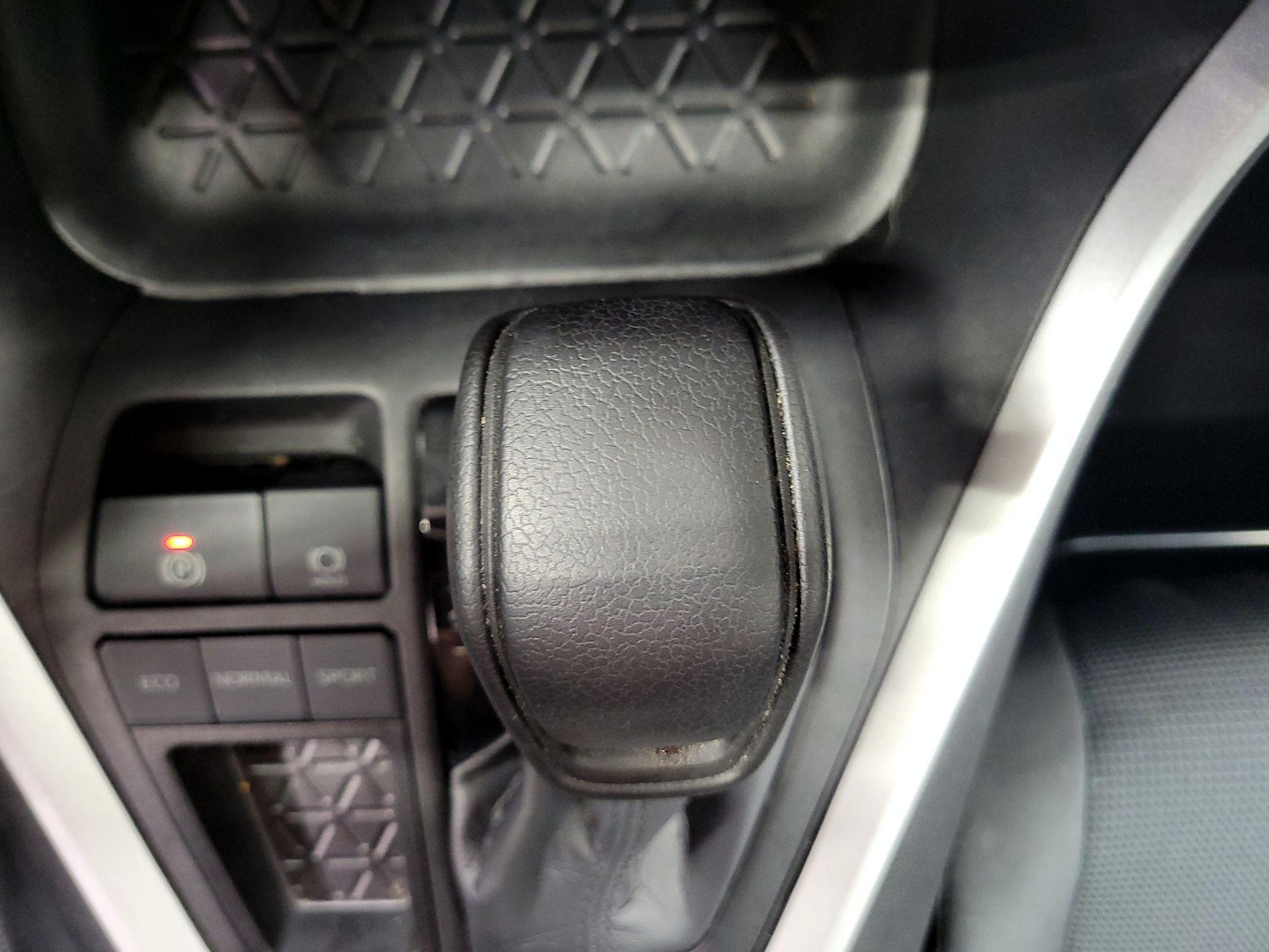 Thumbnail: 2021 Toyota RAV4 - 17