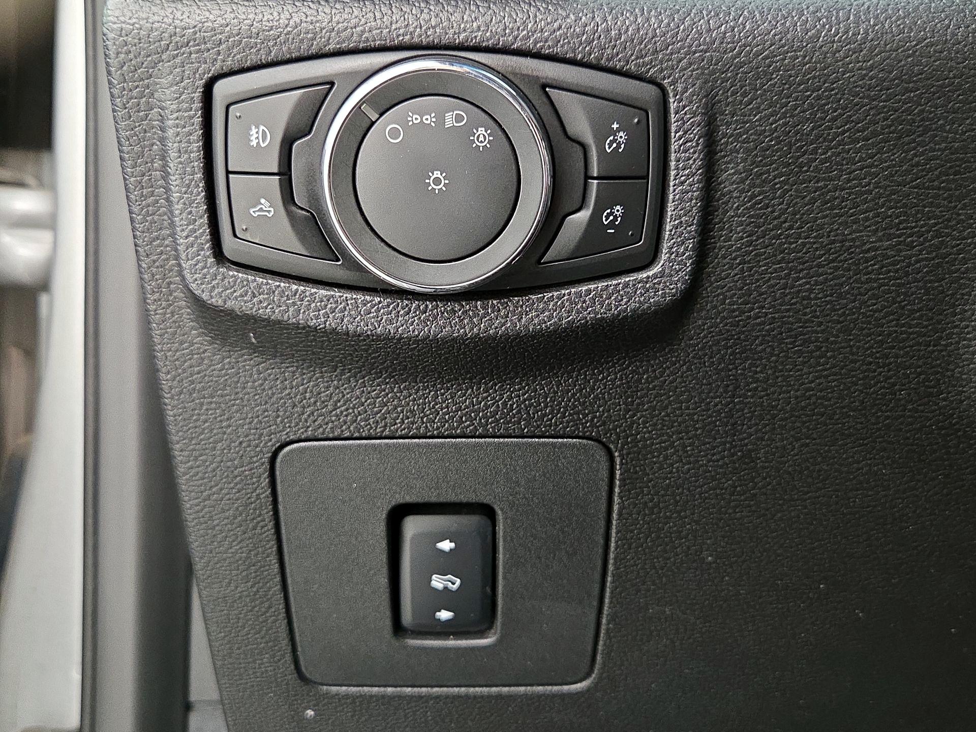 Thumbnail: 2016 Ford F-150 - 13