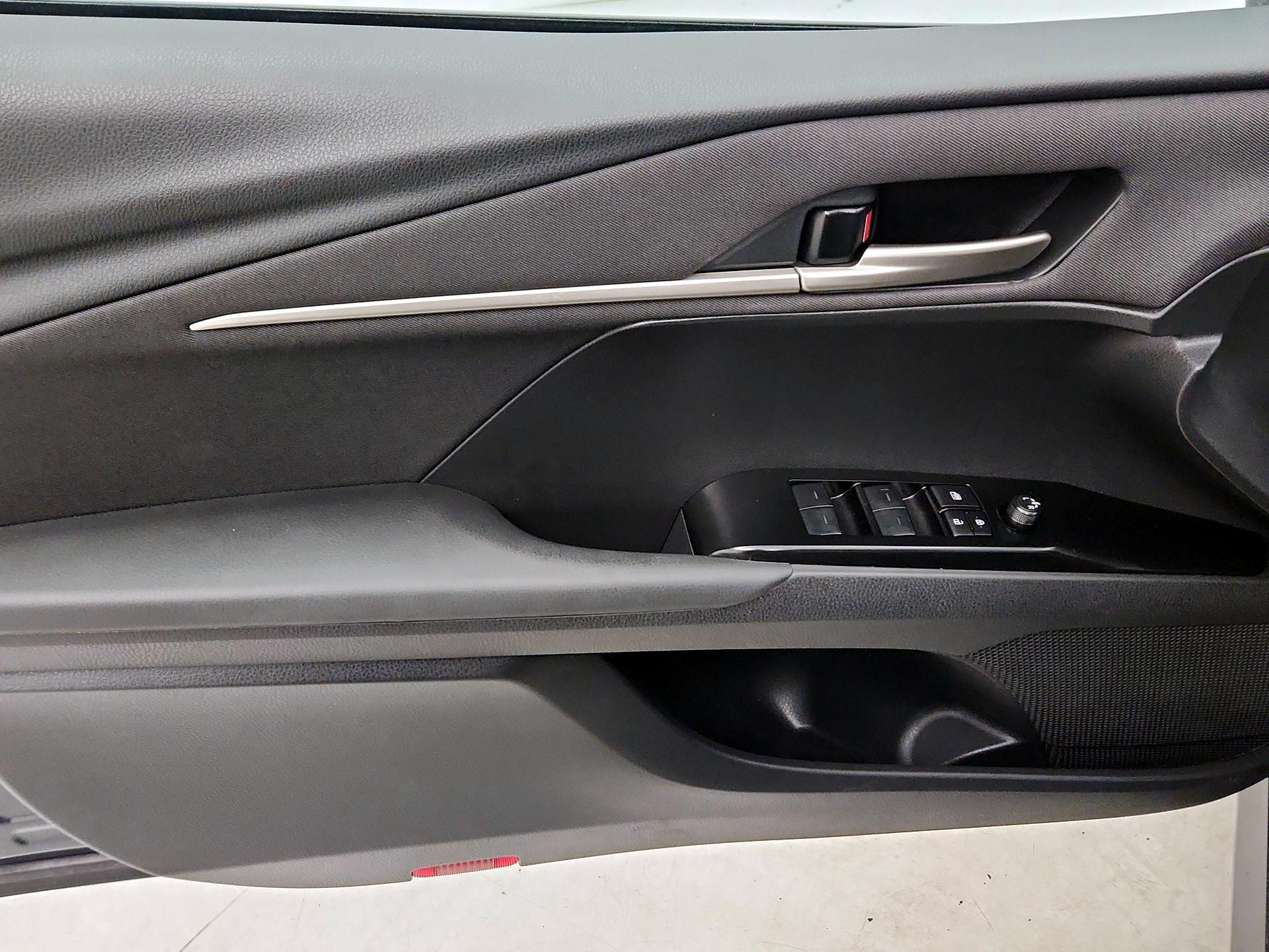 Thumbnail: 2025 Toyota Camry - 12