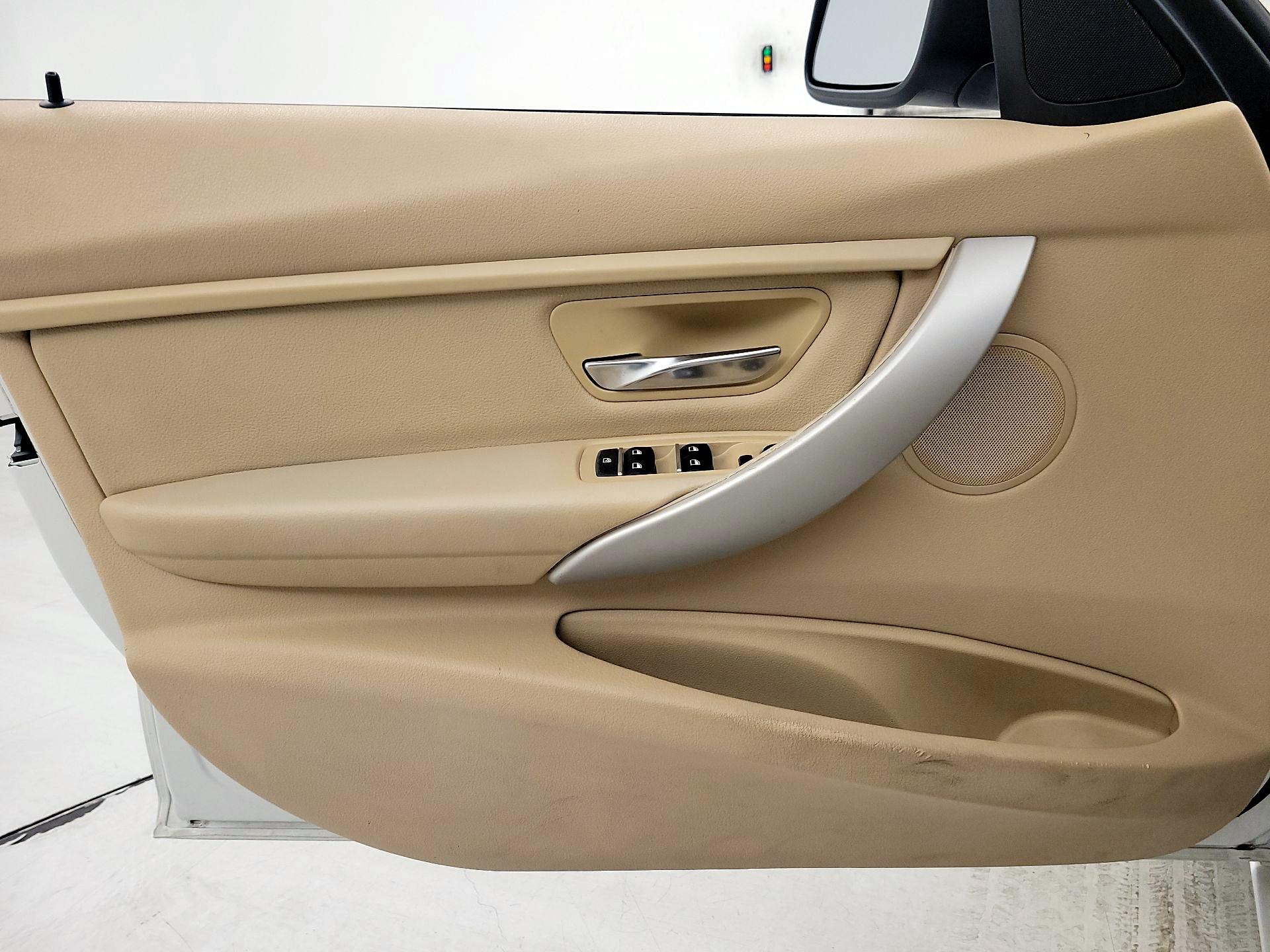 Thumbnail: 2016 BMW 3 Series - 12