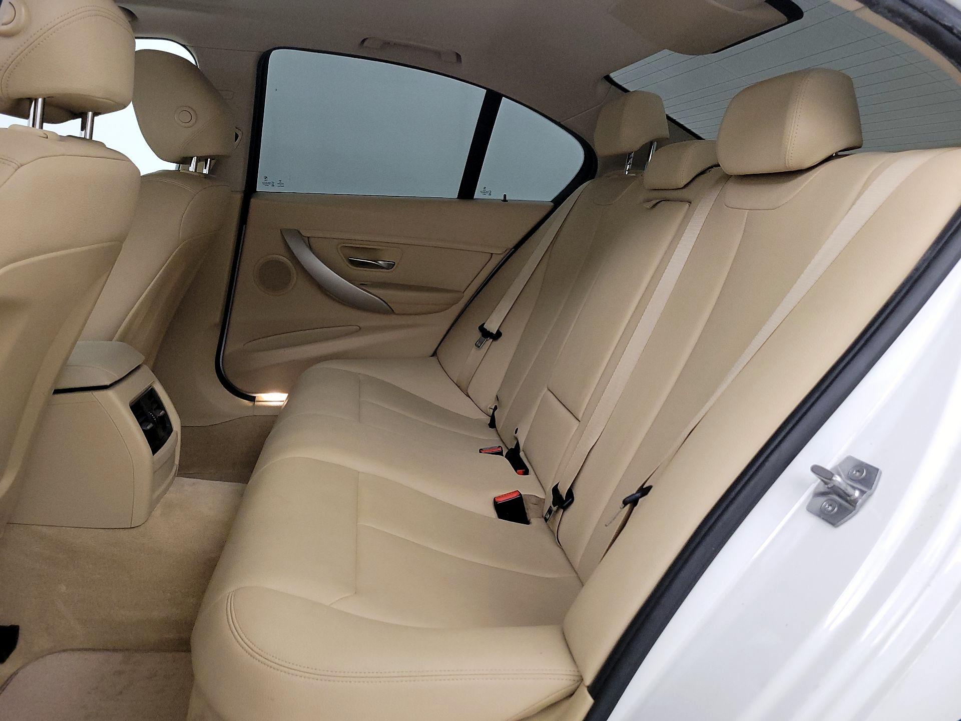 Thumbnail: 2016 BMW 3 Series - 17