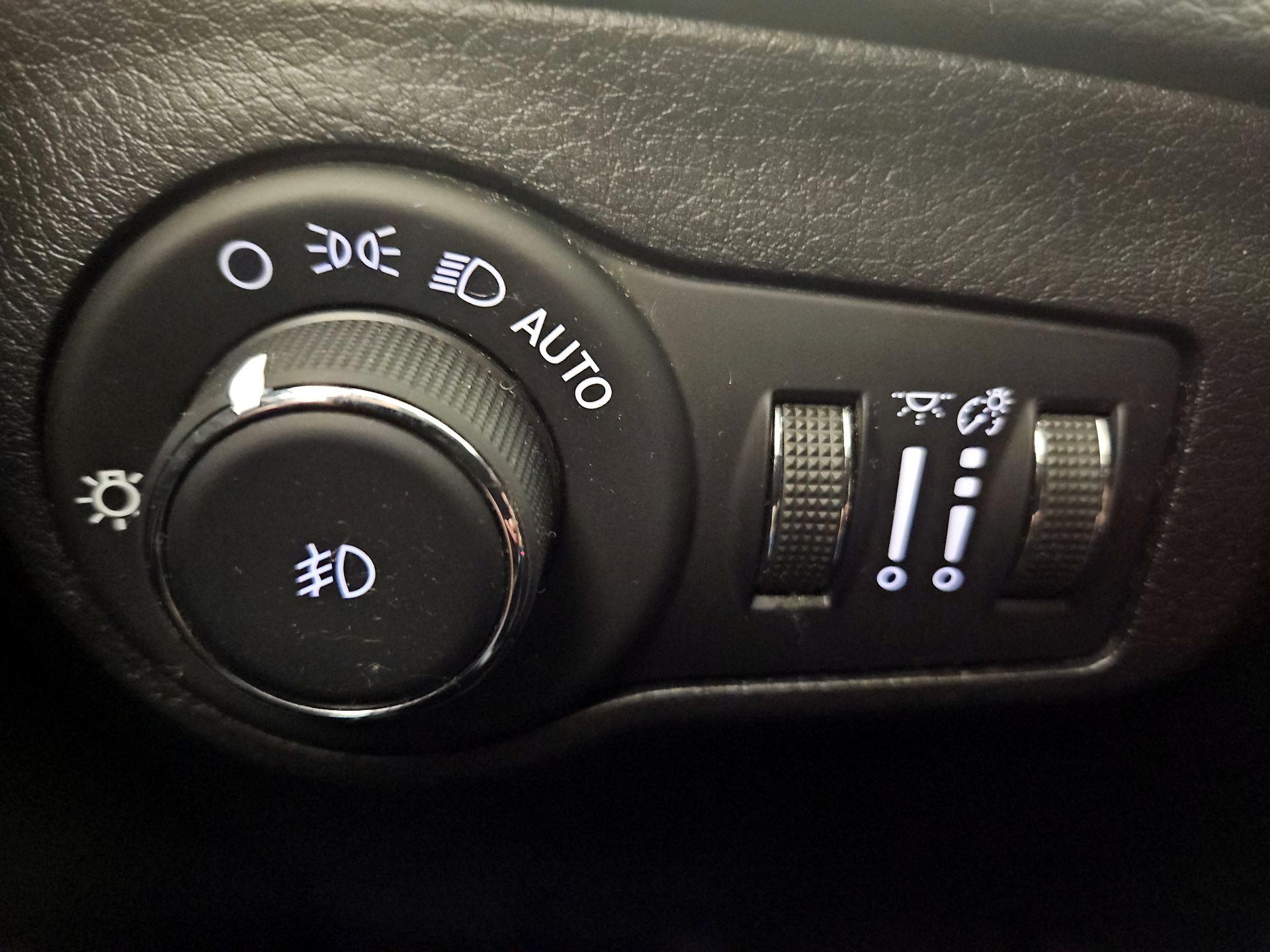 Thumbnail: 2020 Jeep Compass - 13