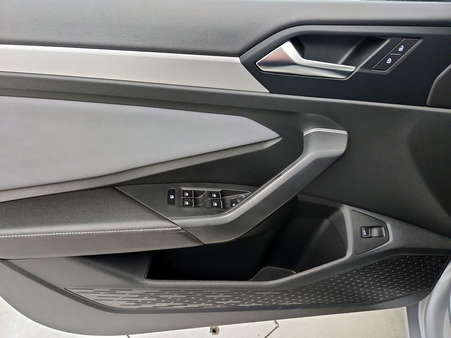 Thumbnail: 2025 Volkswagen Jetta - 12