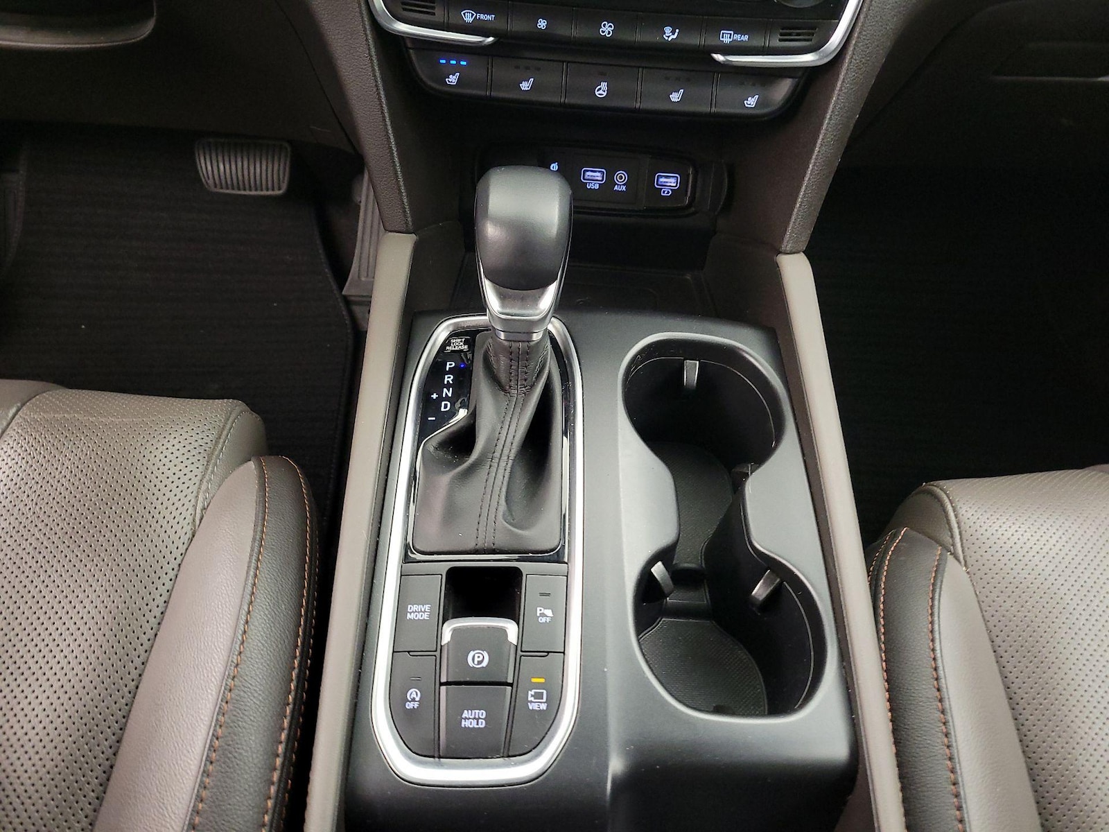 2020 Hyundai Santa Fe Limited - Photo 18